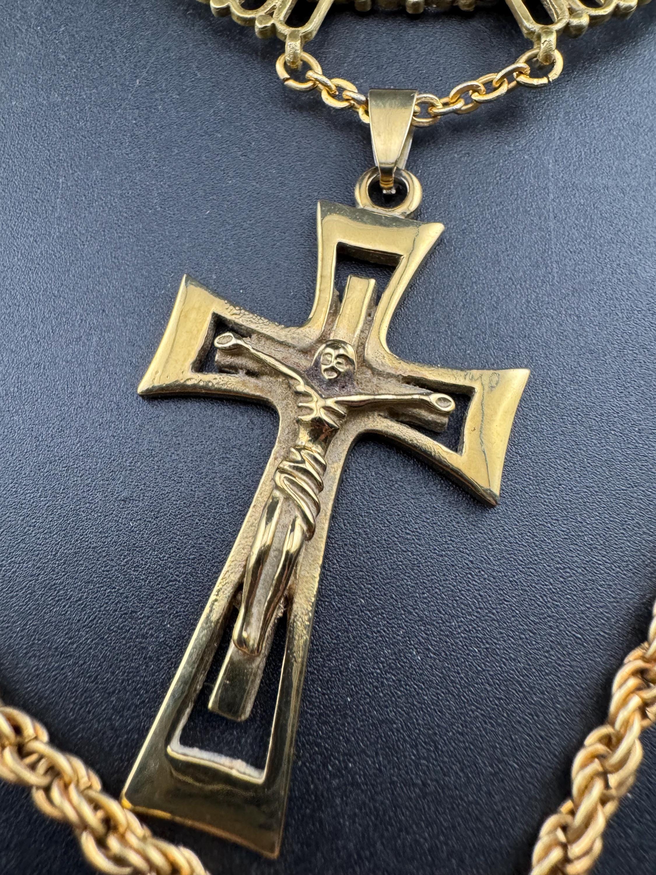 Oversized statement Retro gold tone religious cross  pendant on a 66cm rope chain