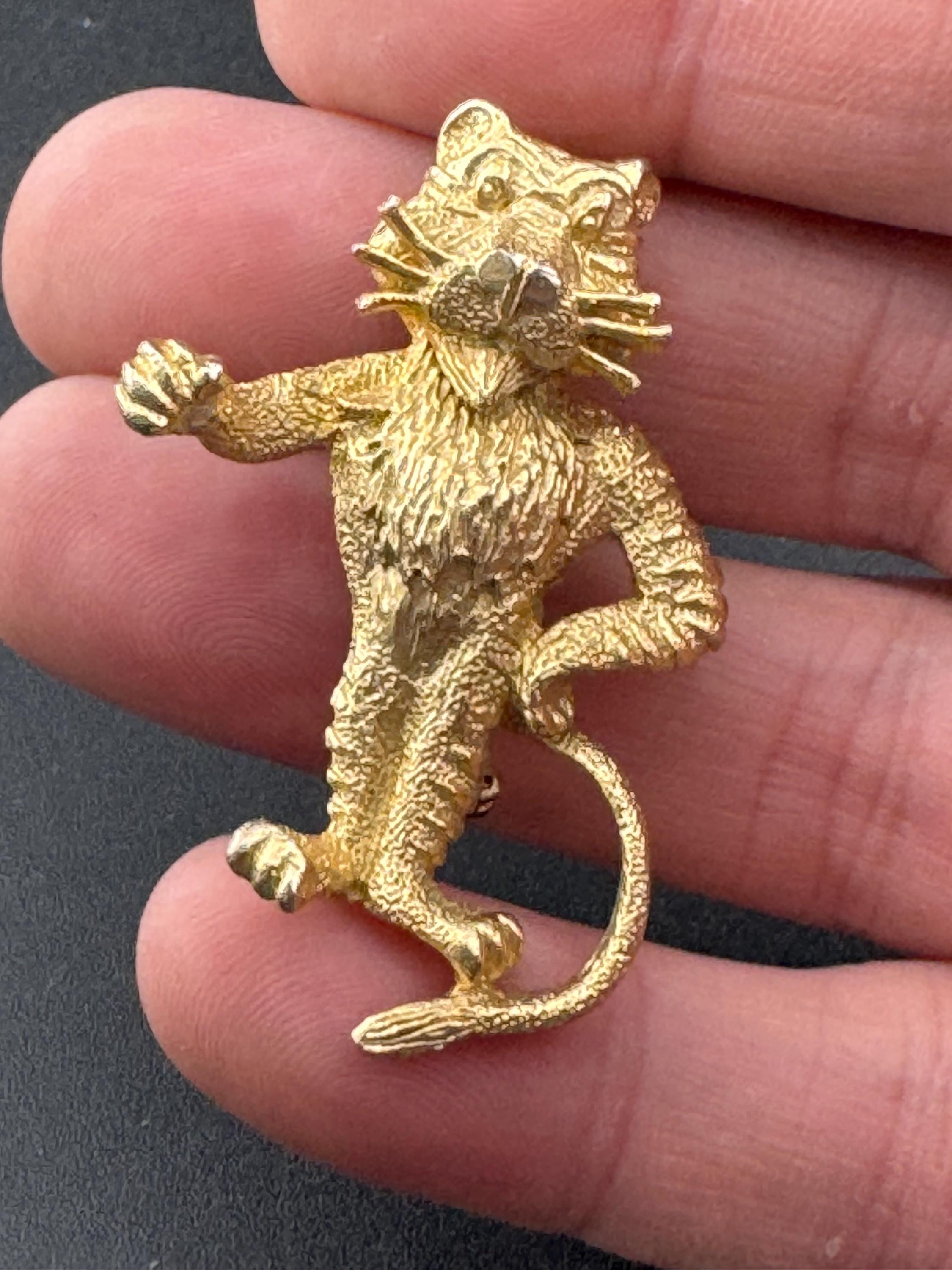 Vintage Big Cat cute stylised lion brooch, gold tone, mid century
