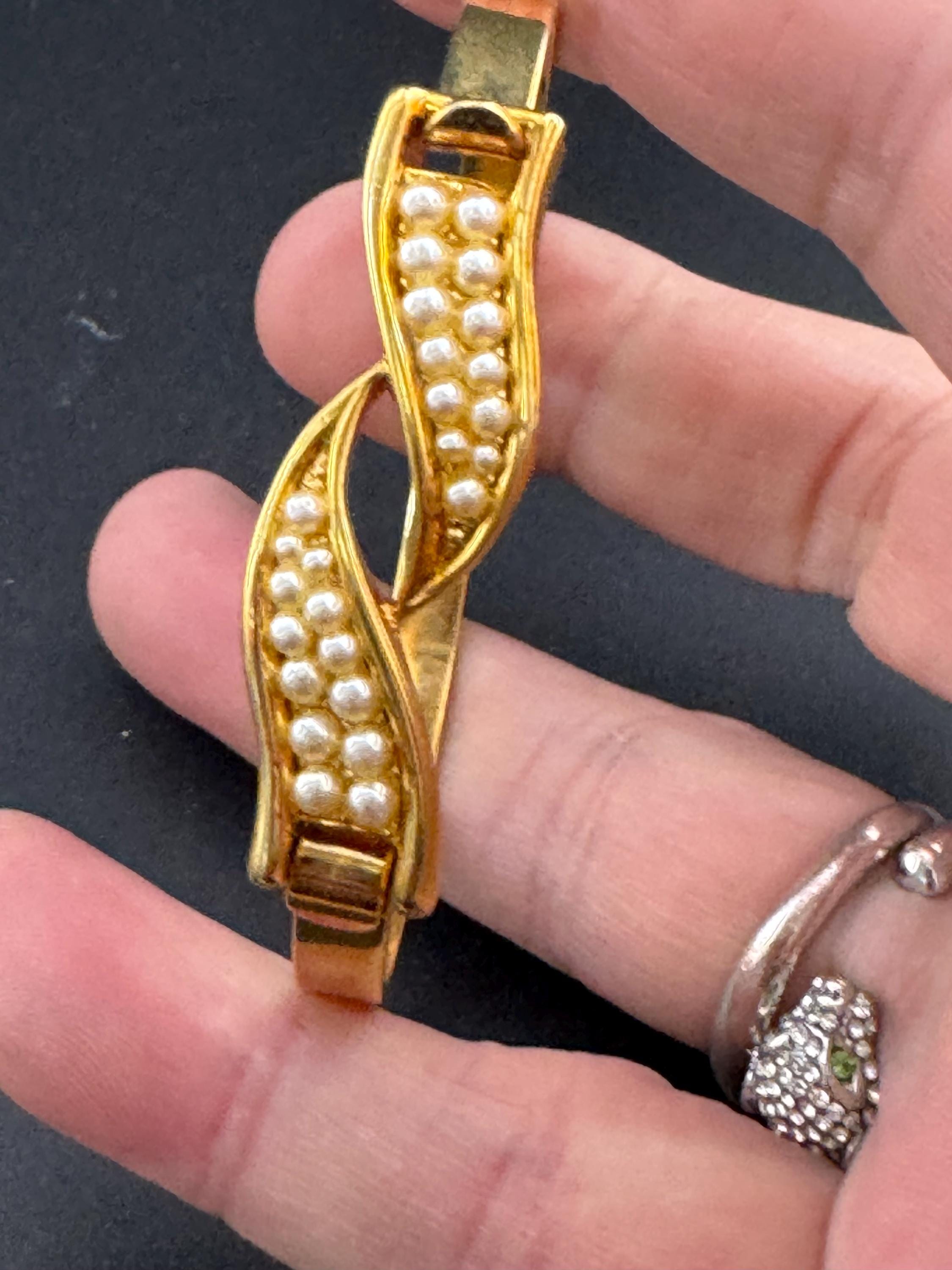 Vintage D’orlan Canada designer large 22ct triple gold plated and faux seed pearl bangle bracelet with hook clasp