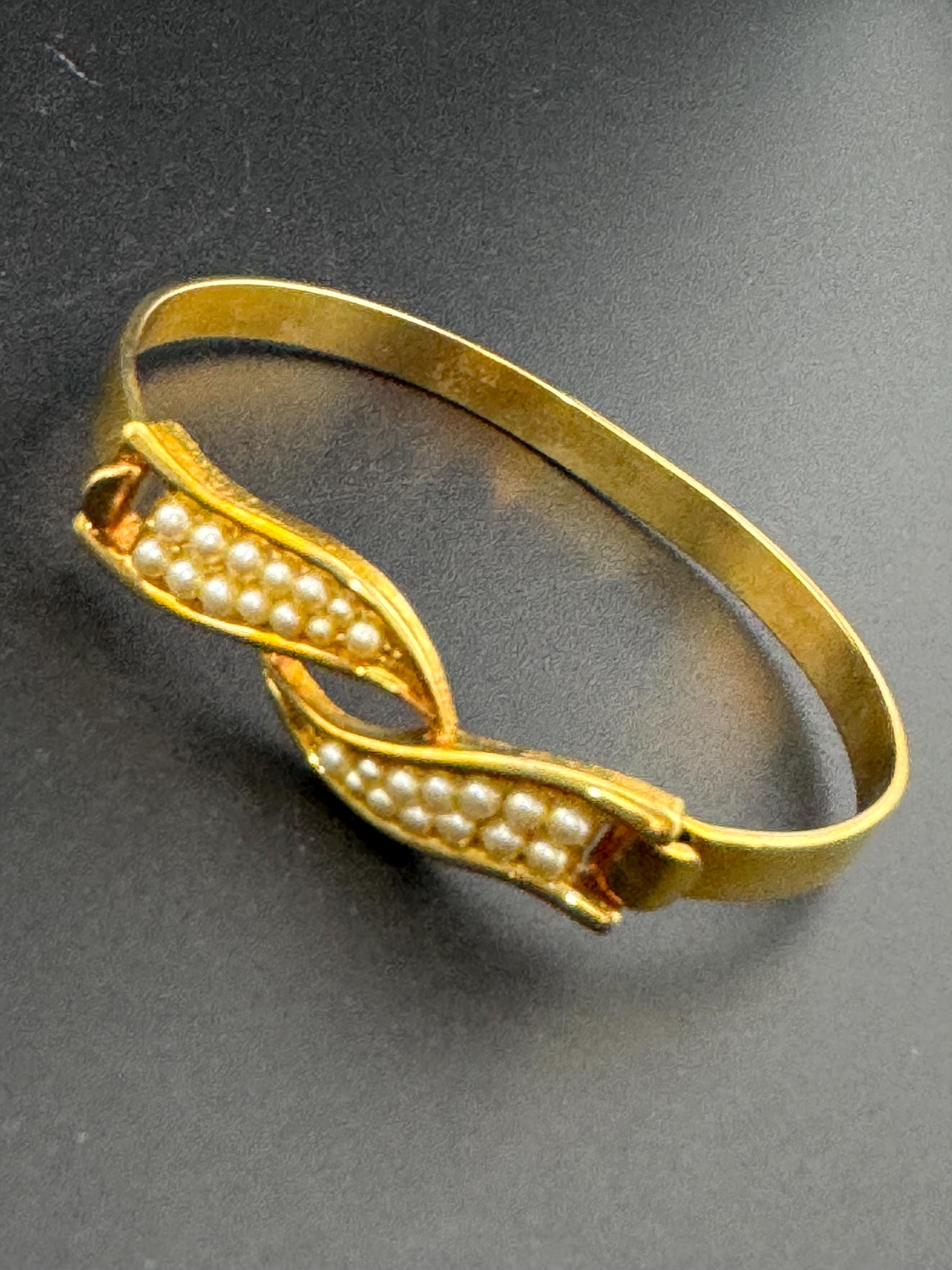 Vintage D’orlan Canada designer large 22ct triple gold plated and faux seed pearl bangle bracelet with hook clasp