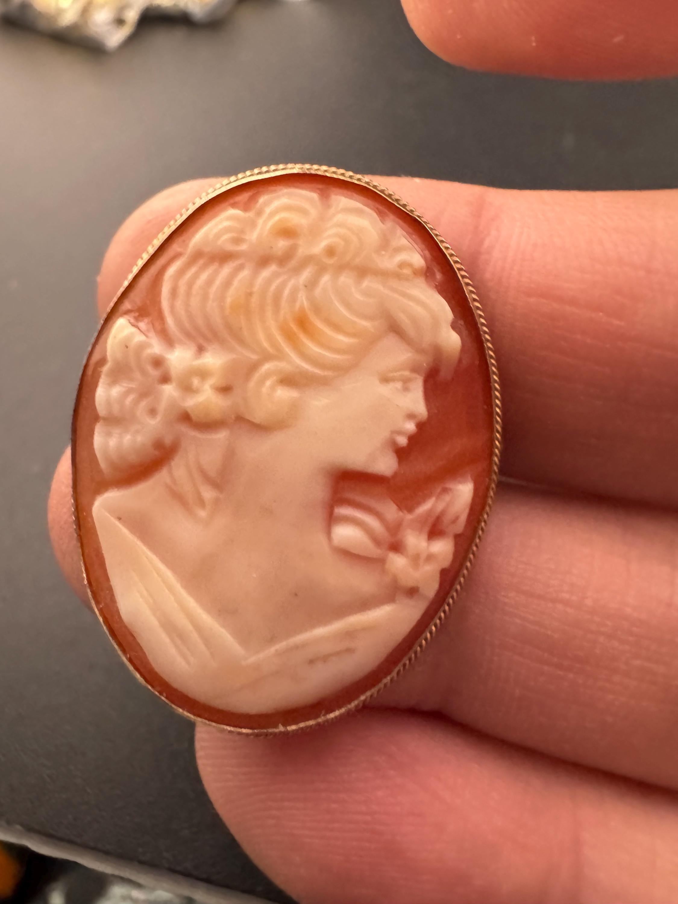 9ct gold 1970 Vintage carved shell oval Cameo Brooch and combination pendant hallmarked JF Crown Panther marks