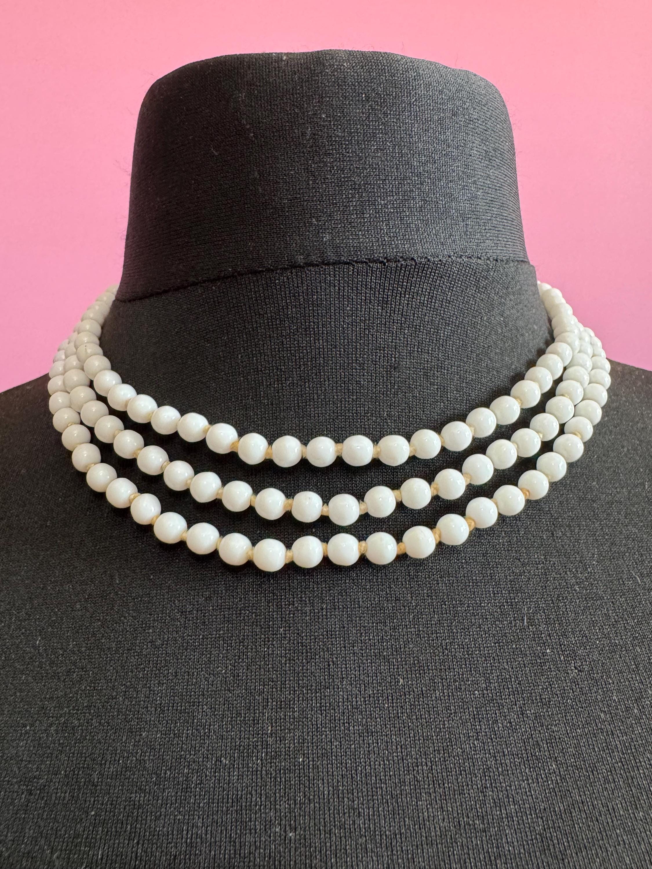 Vintage White milk glass round beaded flapper length long necklace 140cm