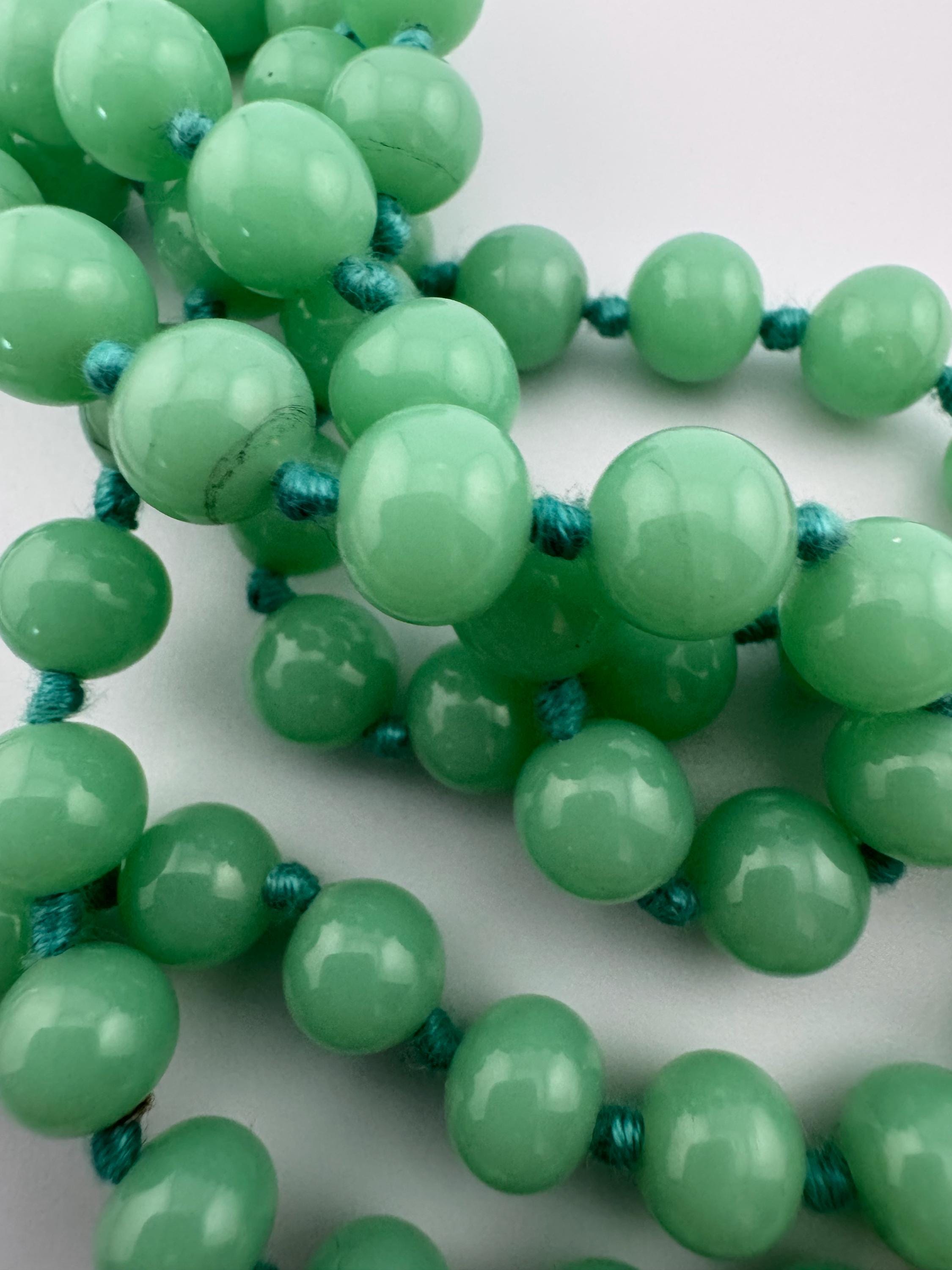 Vintage Art Deco Green czech glass long beaded and knotted necklace 68cm