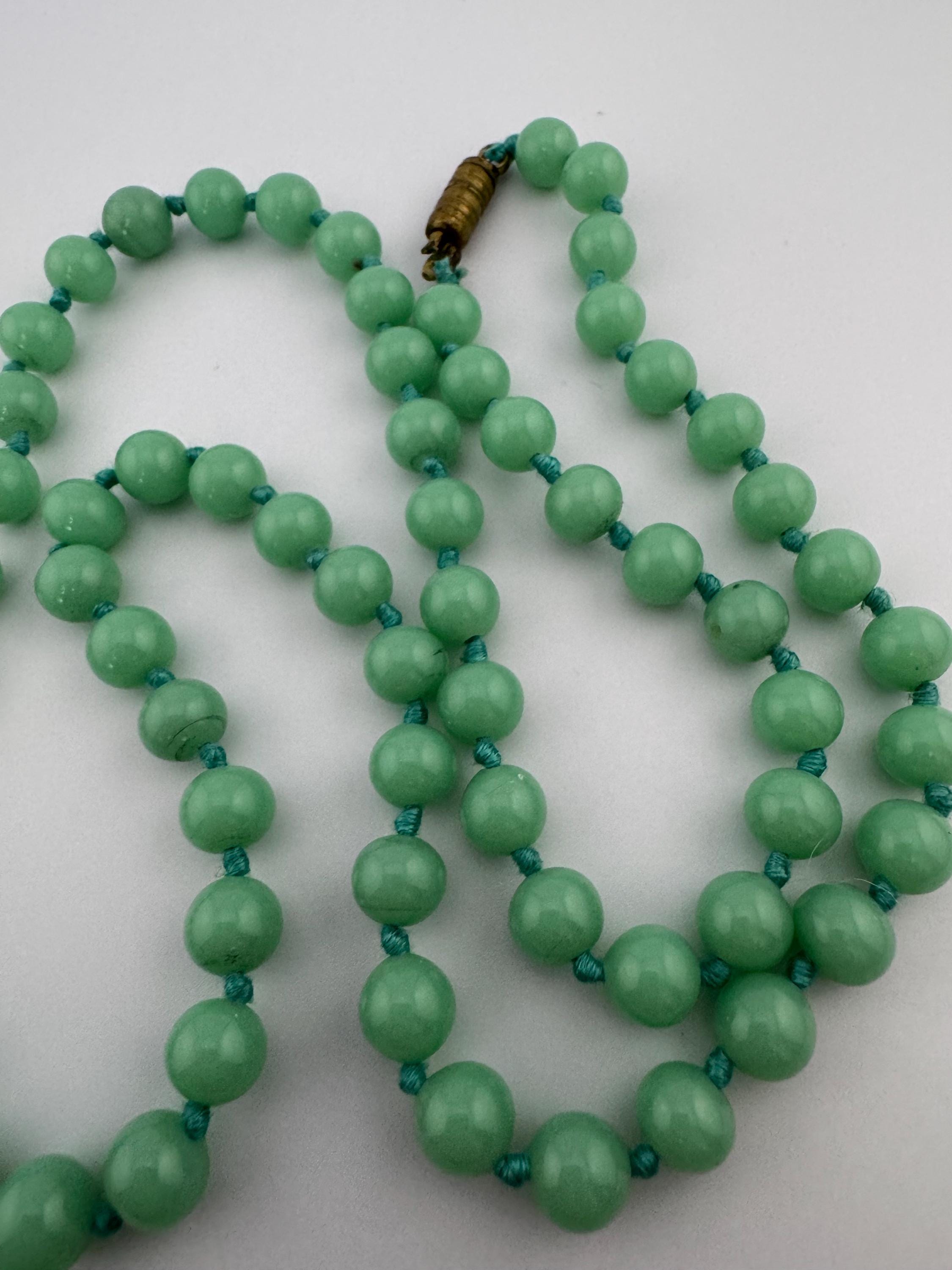 Vintage Art Deco Green czech glass long beaded and knotted necklace 68cm