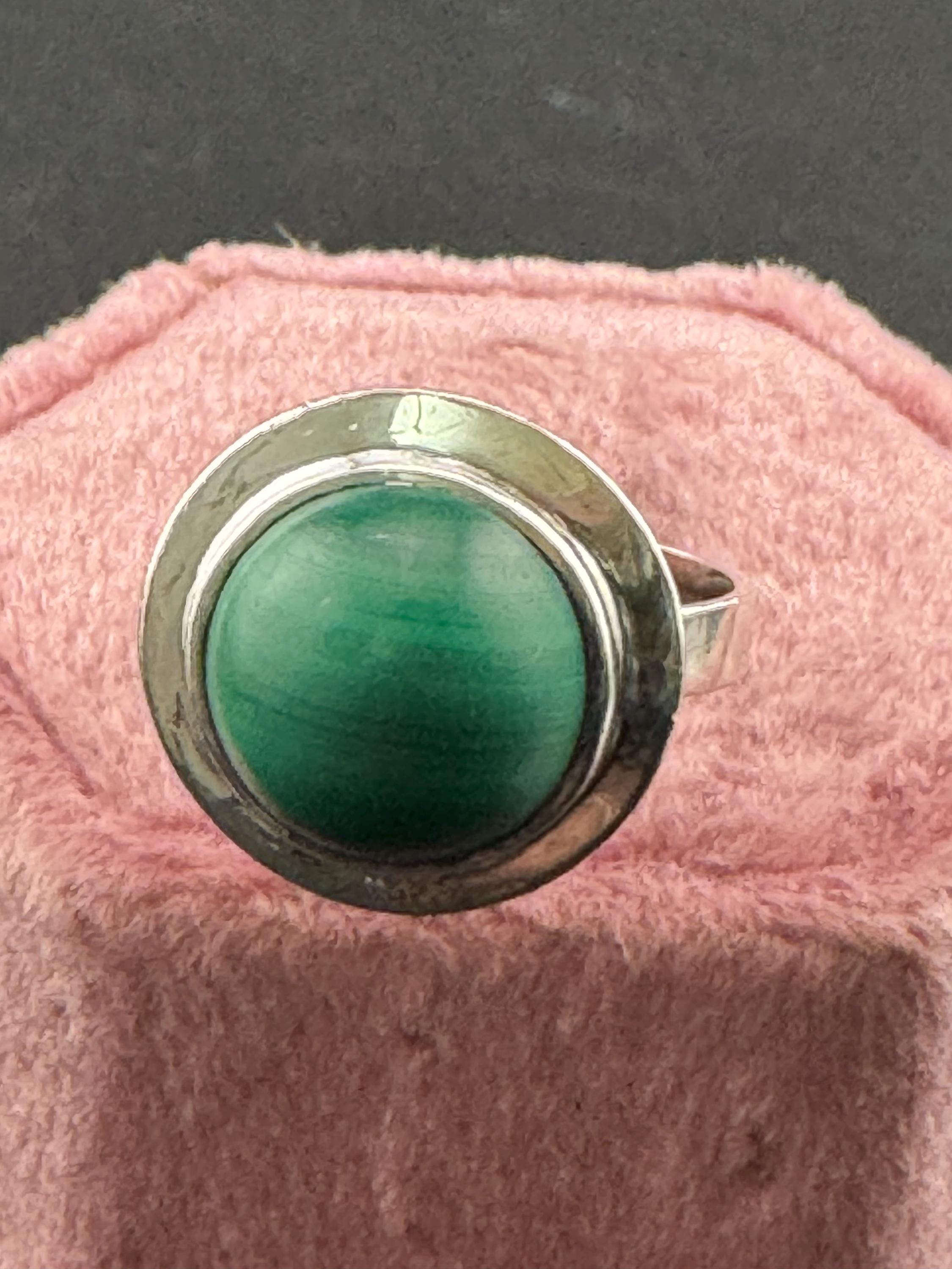 Size N Vintage 925 sterling silver green malachite gemstone ring , modernist 1970s 1980s