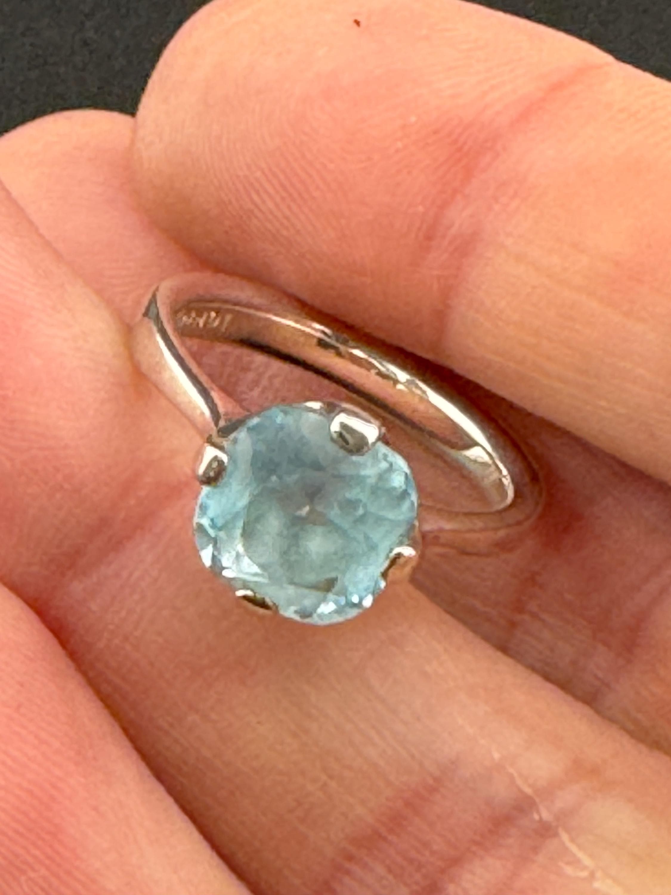 925 sterling Silver & light Blue Topaz Solitaire Ring in a Size O 1/2