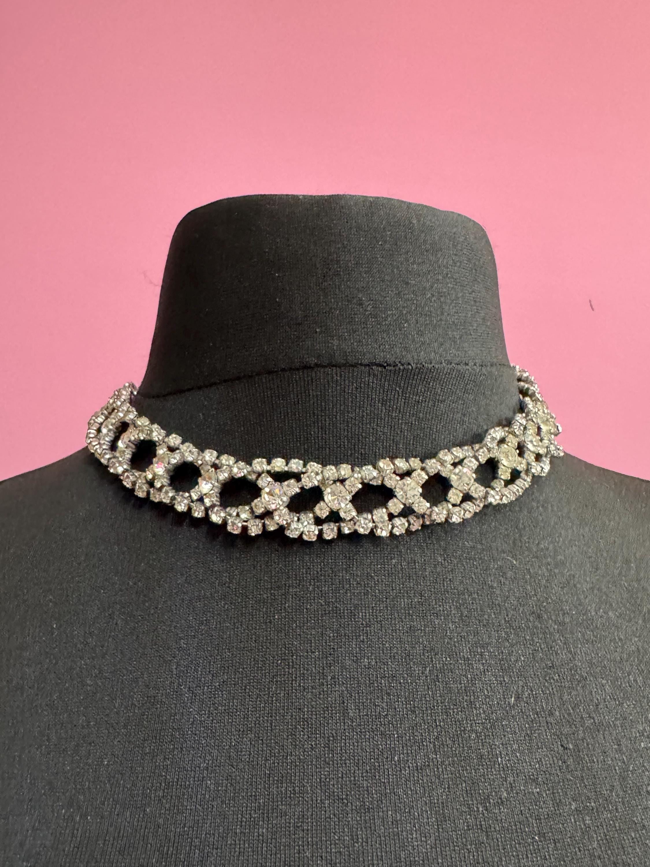 To 42cm Vintage clear diamanté wide rhinestone crystal silver tone choker necklace mid century