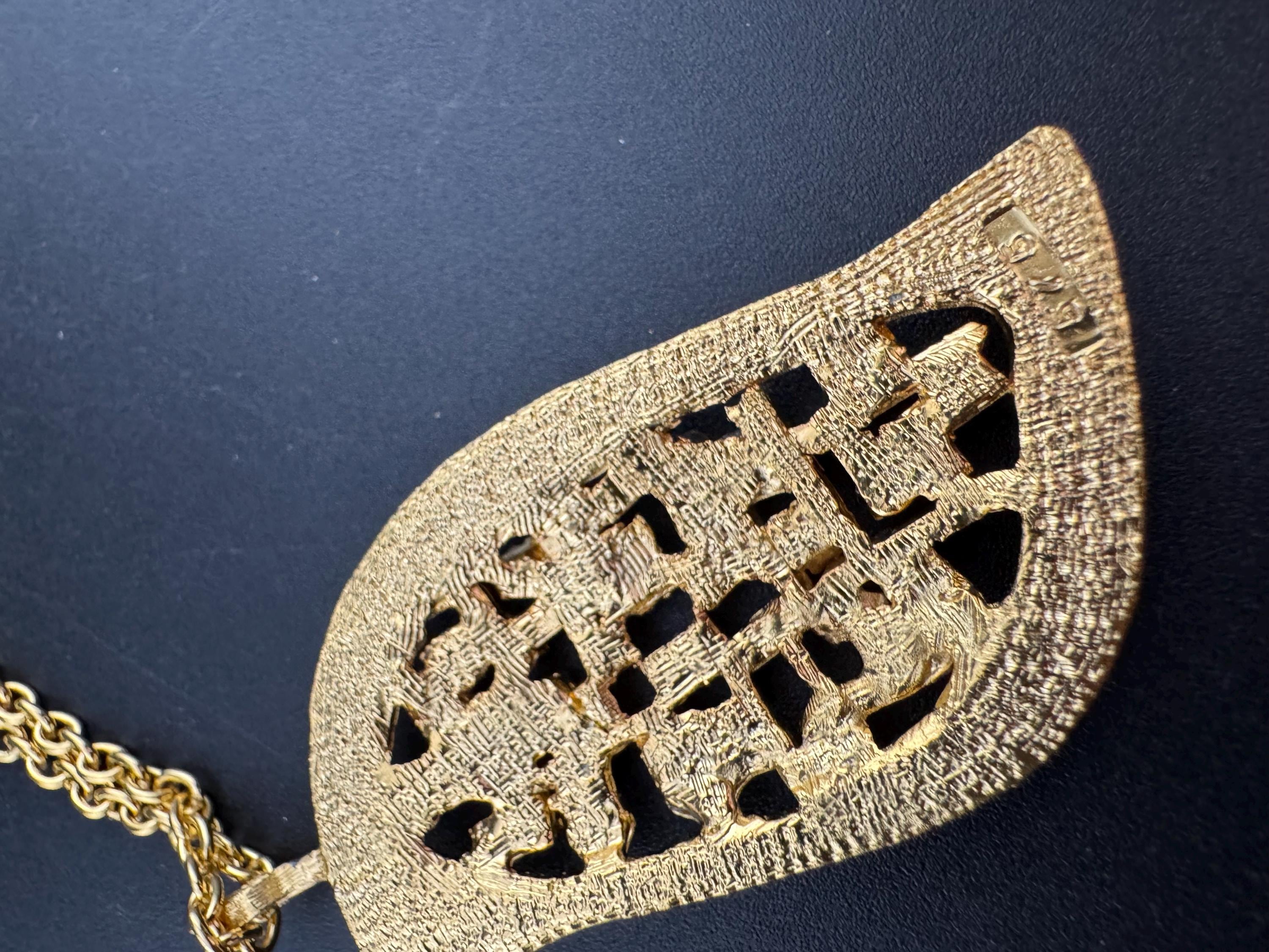 vintage Modernist gold tone brutalist abstract textured pendant necklace on 68cm chain