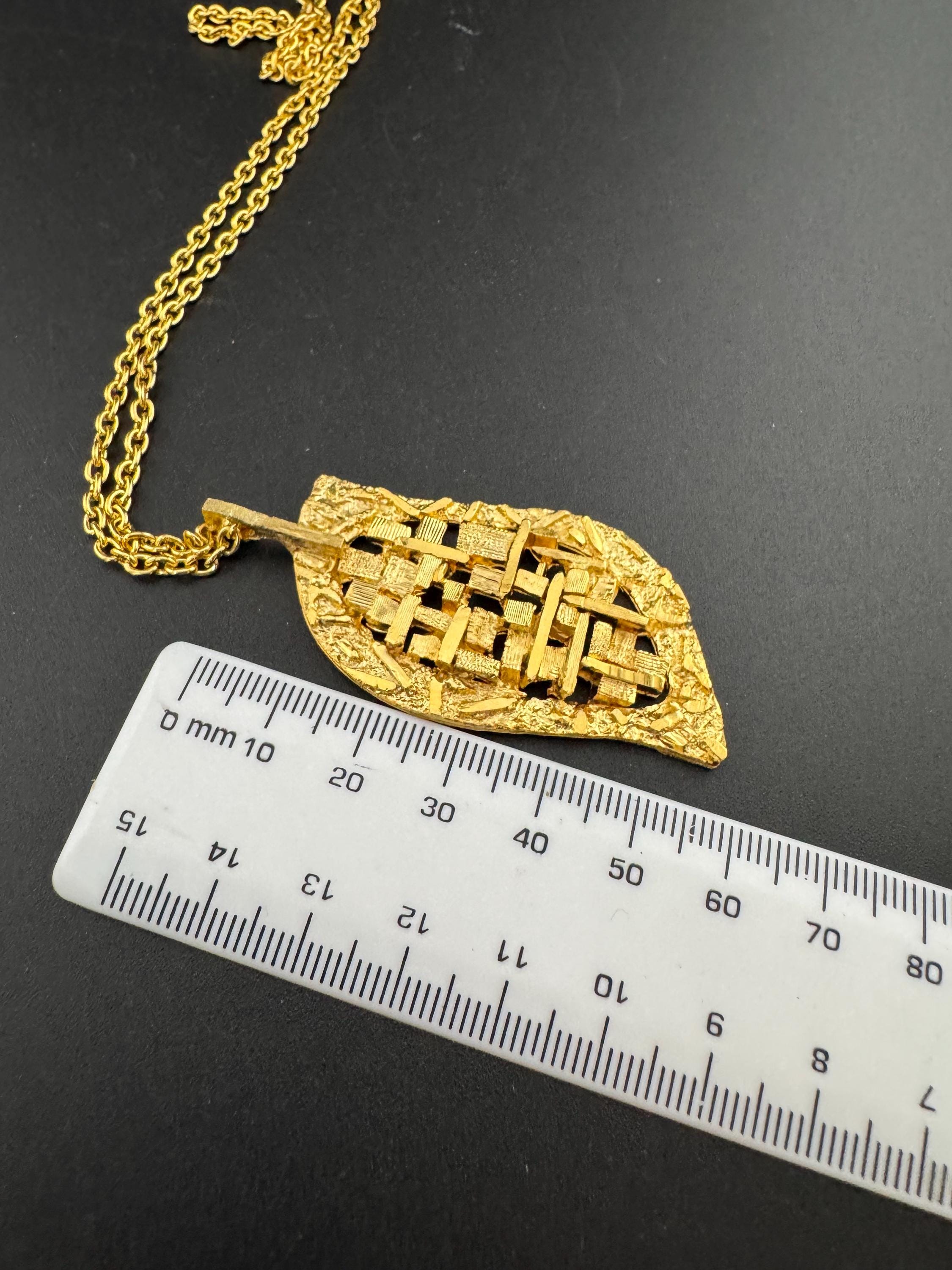 vintage Modernist gold tone brutalist abstract textured pendant necklace on 68cm chain