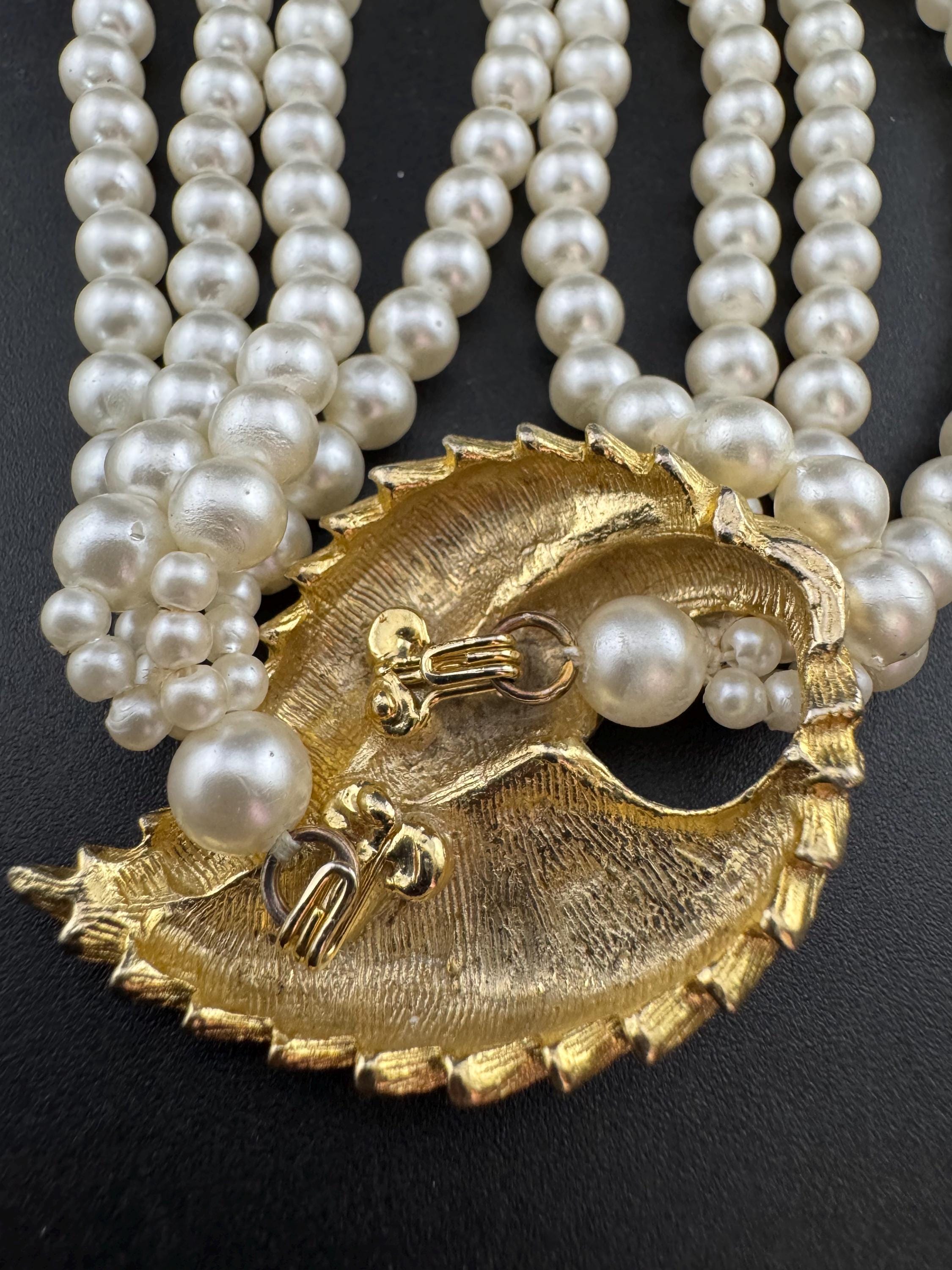 Retro 4 strand row faux plastic pearl choker necklace with large gold tone clear oversized clasp 43cm