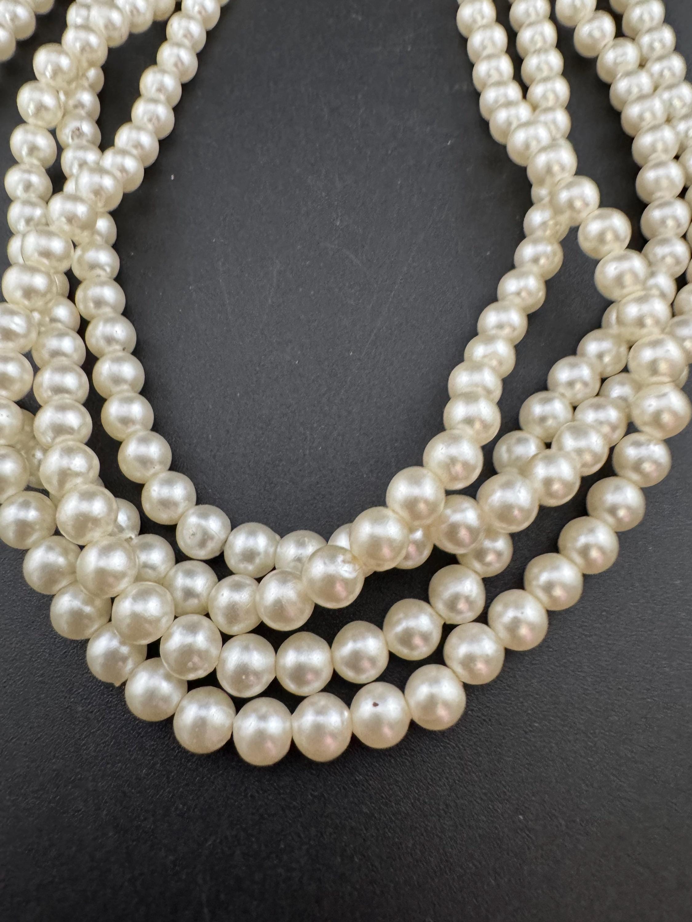 Retro 4 strand row faux plastic pearl choker necklace with large gold tone clear oversized clasp 43cm