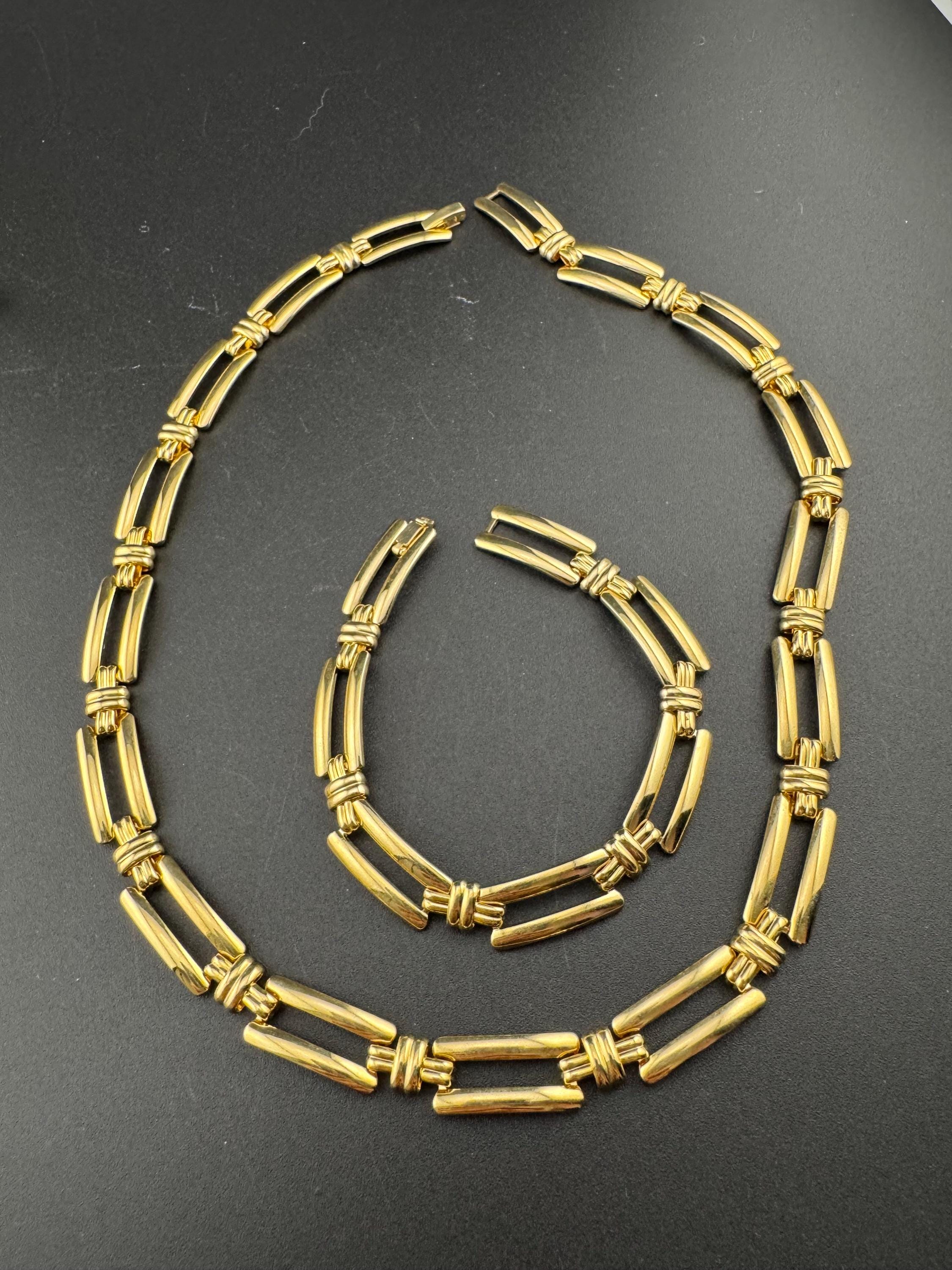 1990s vintage gold tone wide geometric chain link collar necklace and matching bracelet jewellery set