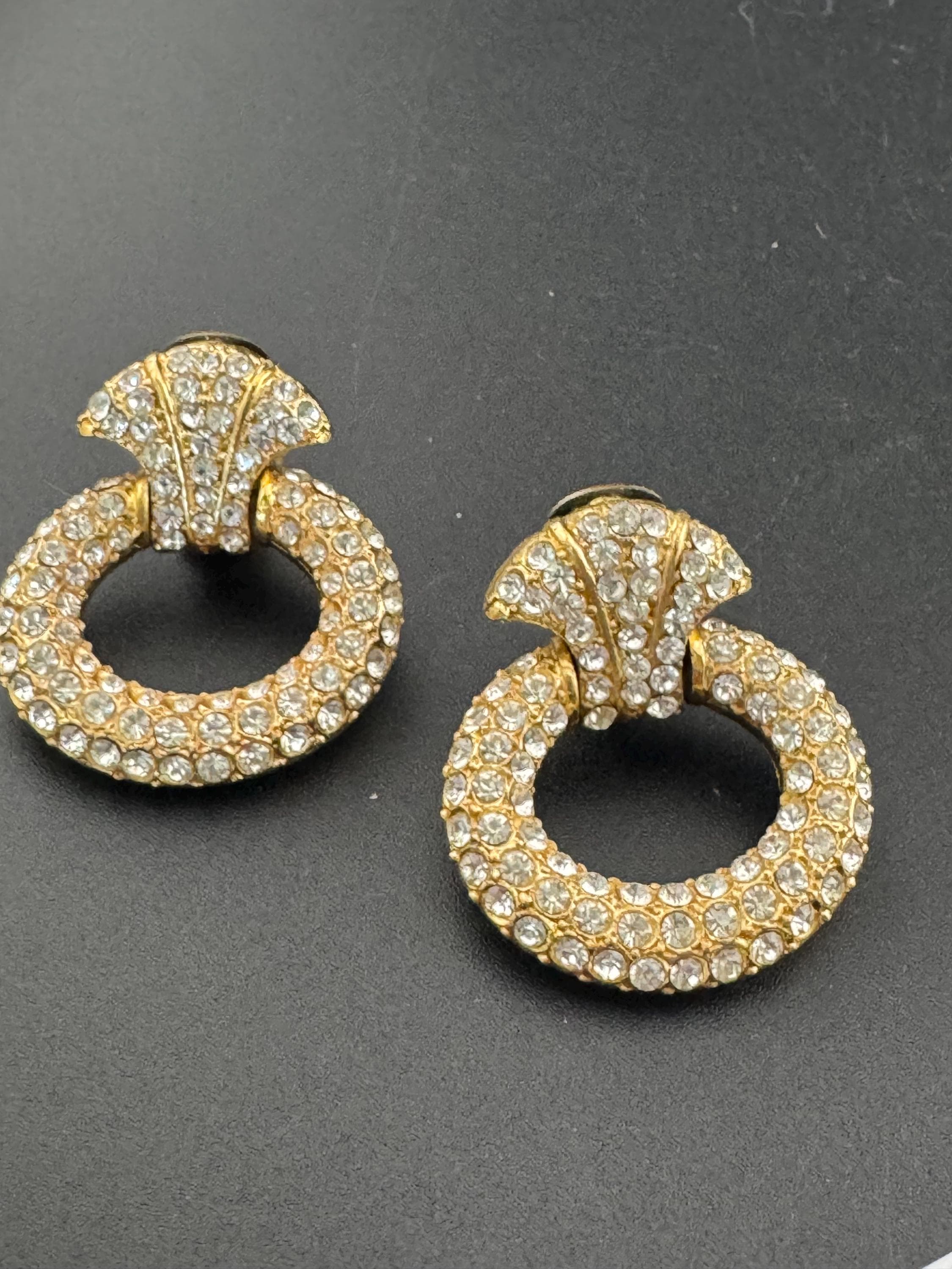 Vintage 3cm wide gold tone clear  diamanté large door knocker clip on earrings