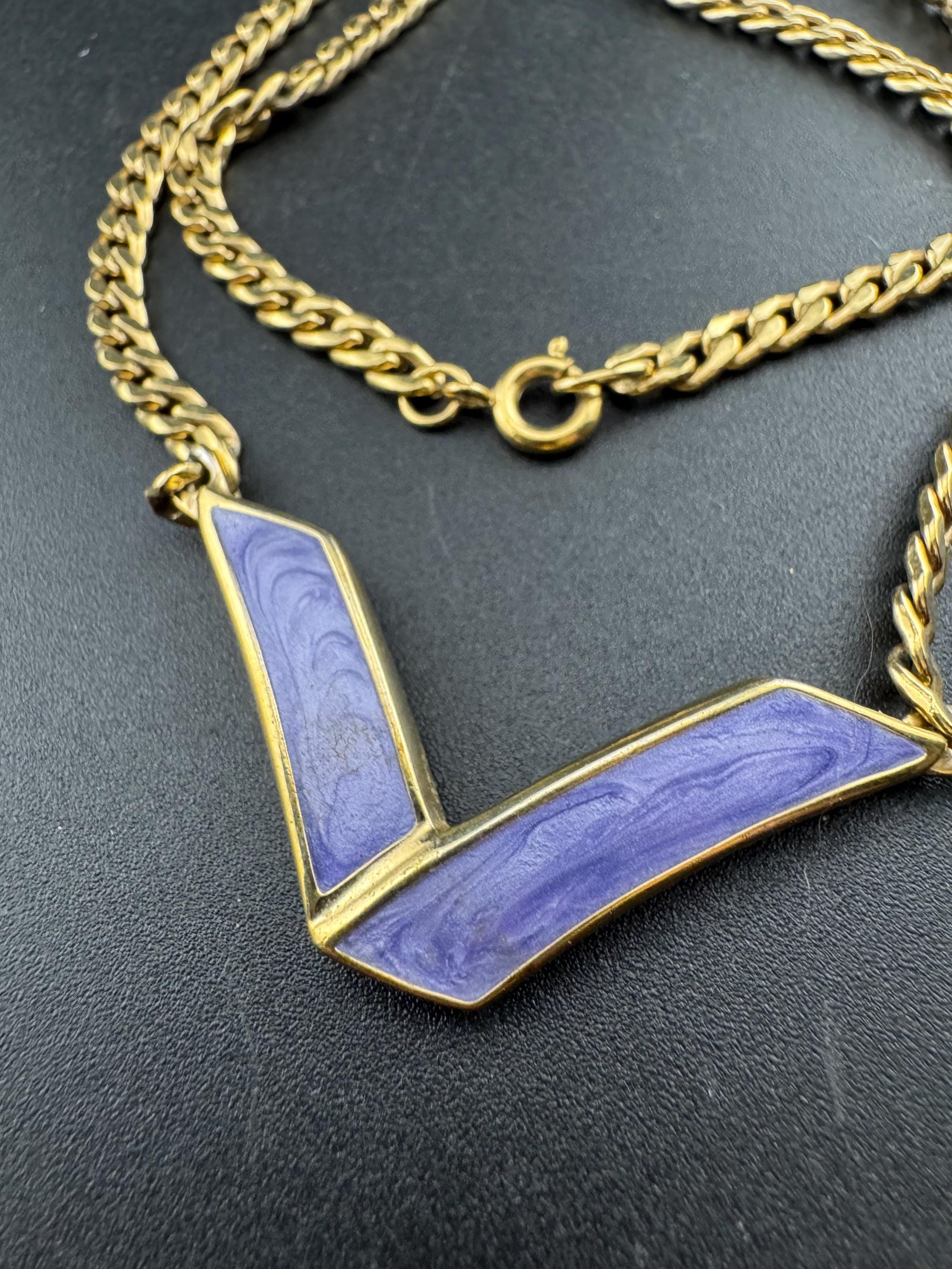 Signed IV vintage gold tone light purple lilac enamel collar necklace
