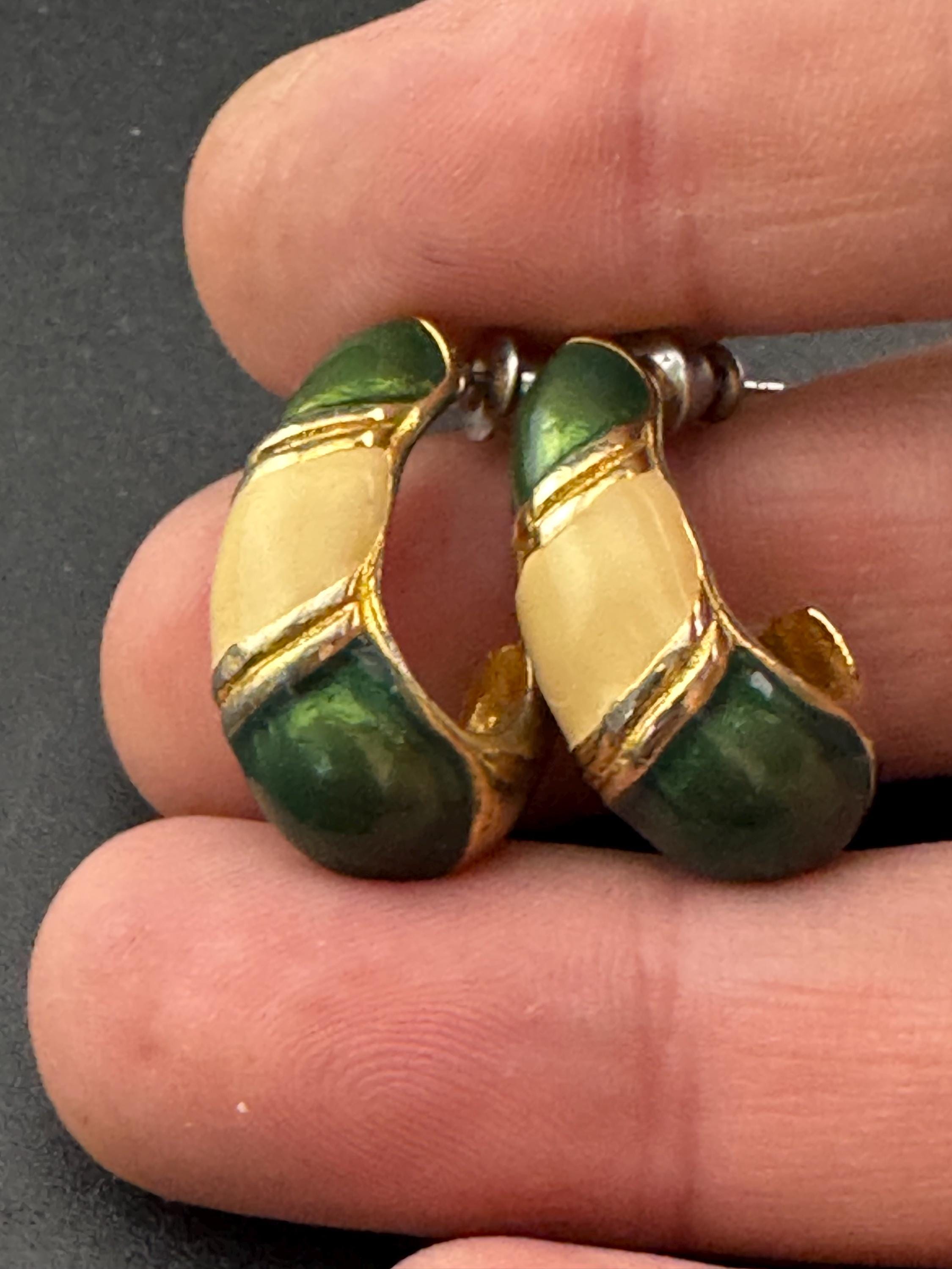 Retro 1980s classic Gold plated 2.5cm olive and emerald green enamel half hoop pierced earrings