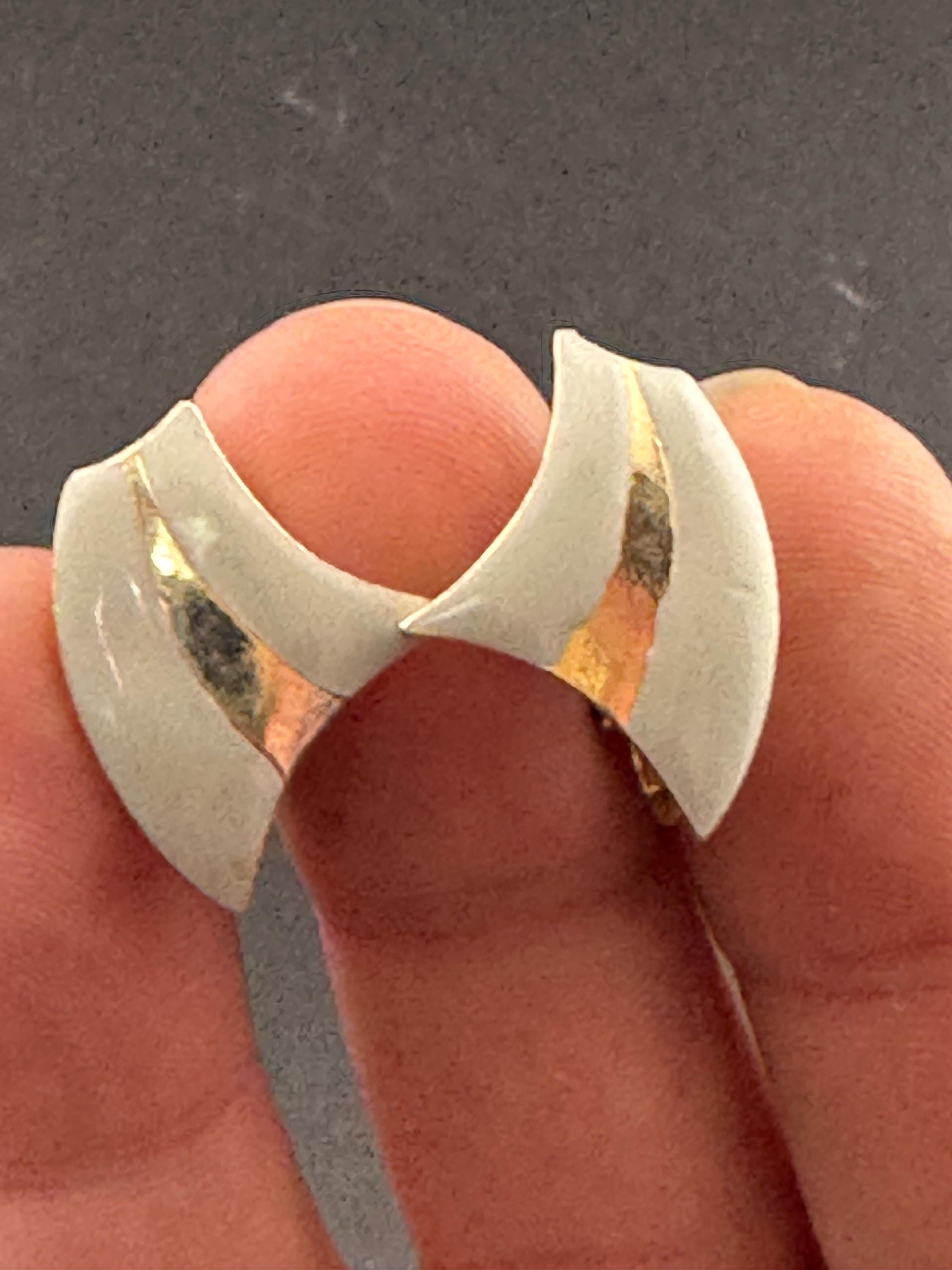 Vintage small Gold tone putty light grey enamel large abstrsct Clip on earrings 1980s 1990s