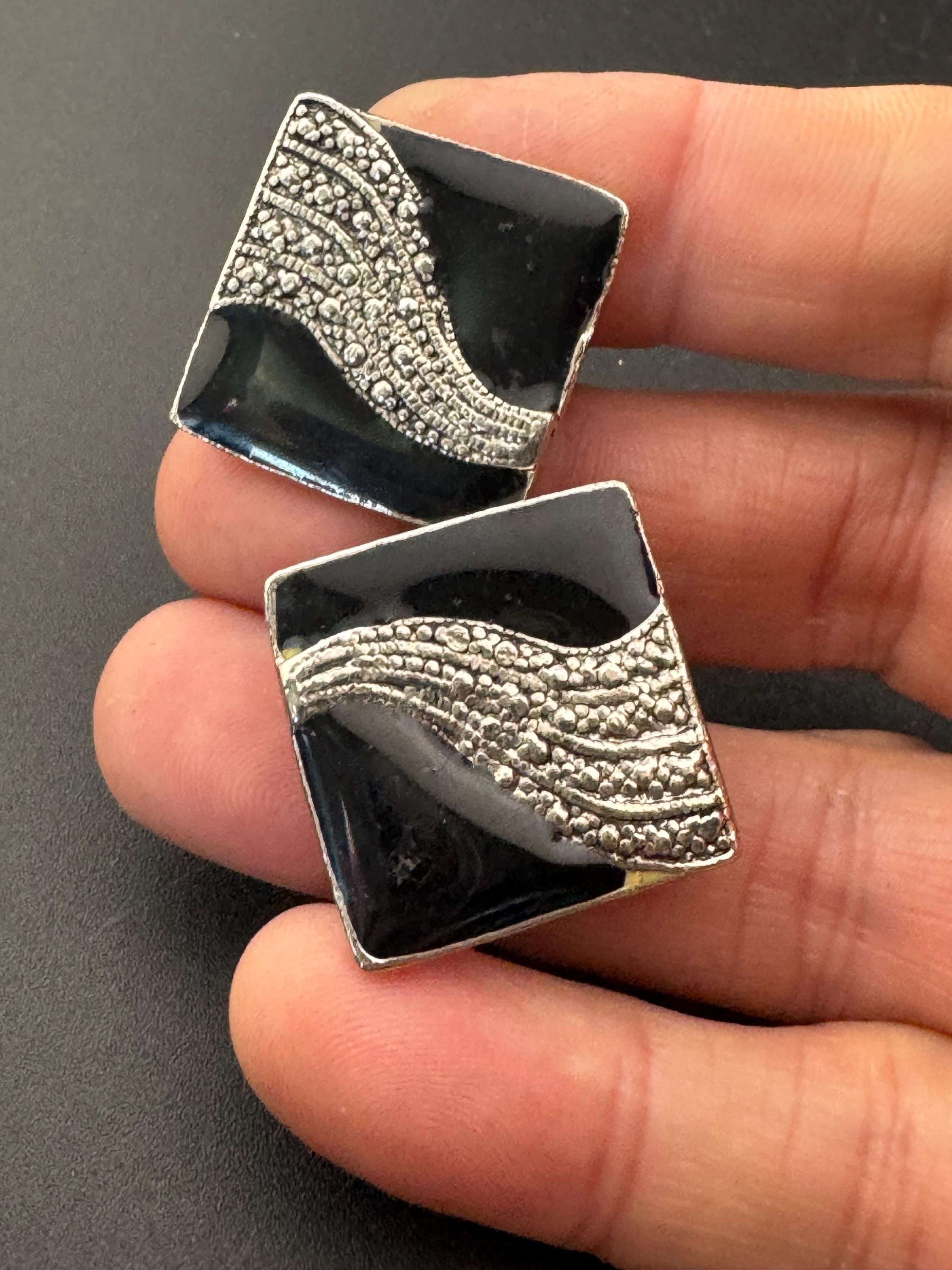 2.5cm square vintage silver tone black enamel clip on earrings