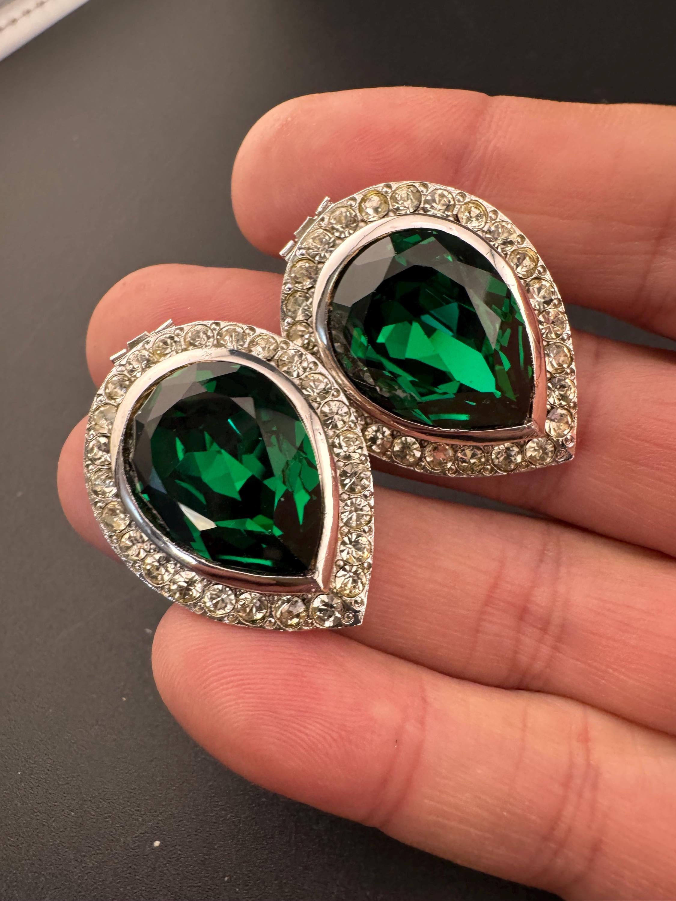 French Bluette Pair of vintage teardrop shoe Clips made with vintage Emerald Green Swarovski Crystal, Art Deco Style