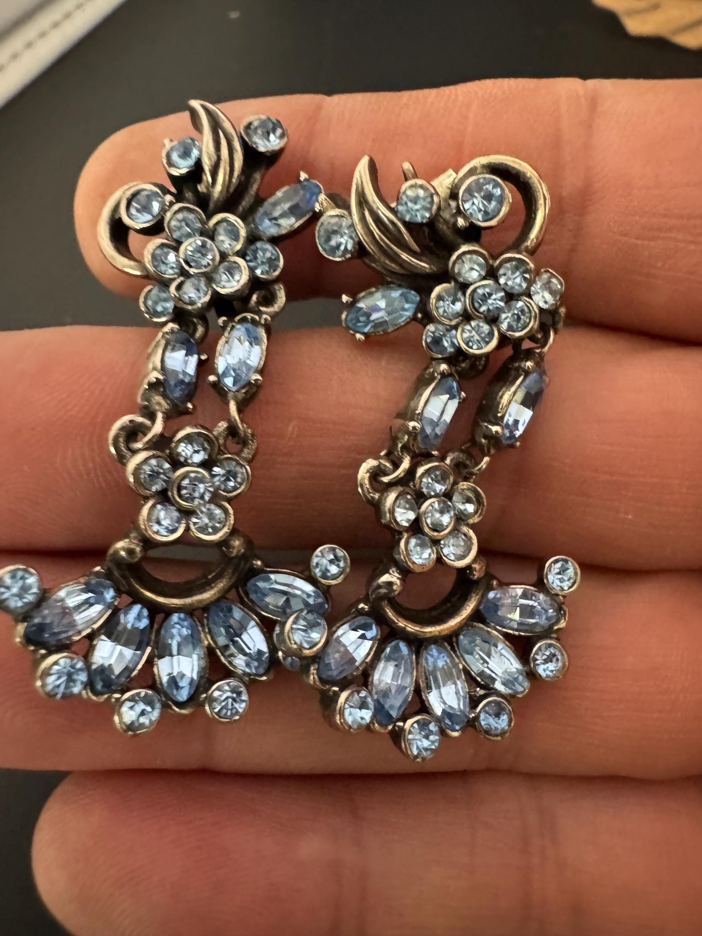 Signed HOLLYCRAFT sapphire blue rhinestone diamanté long drop  articulated earrings Vintage silver tone