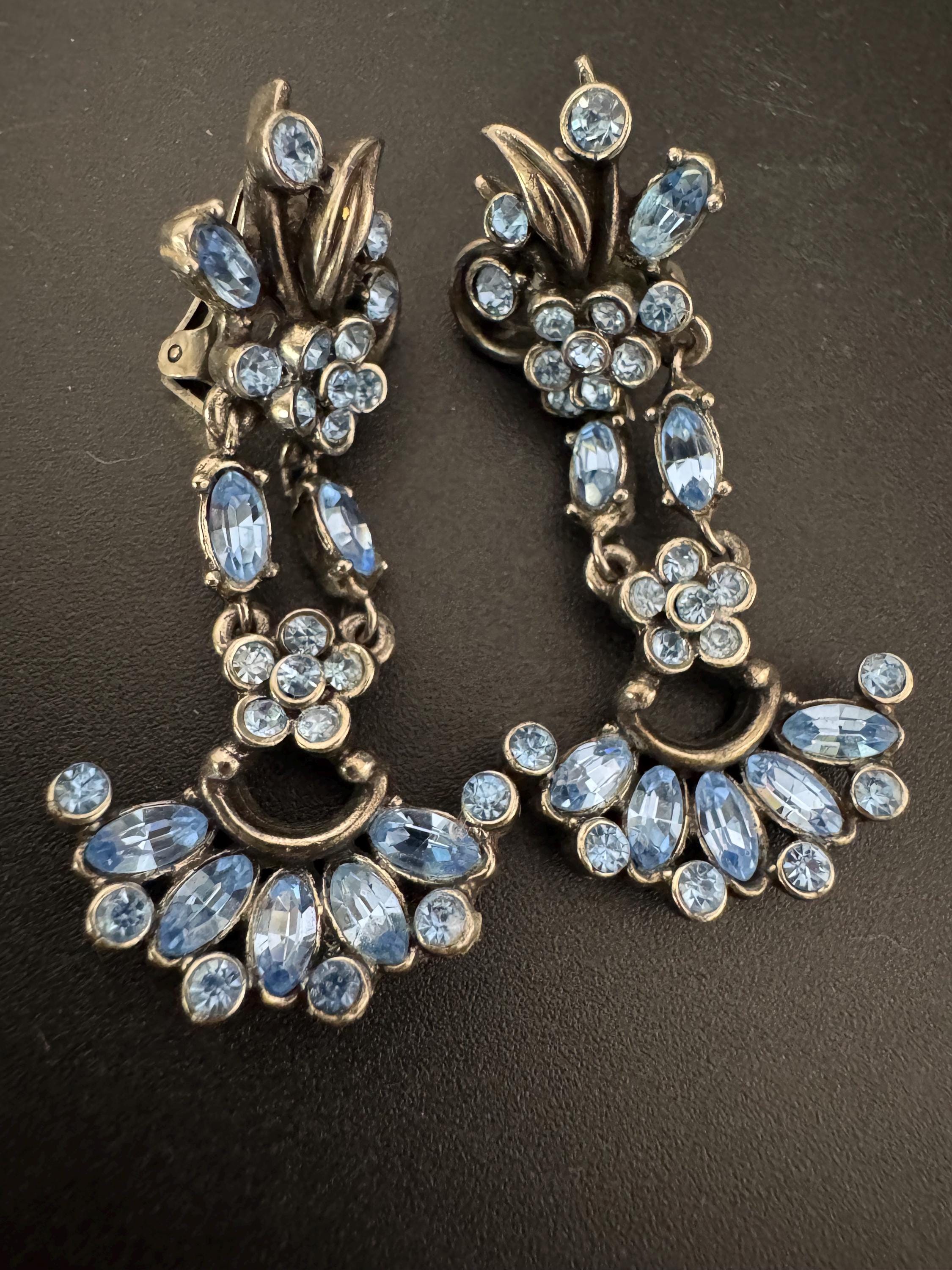 Signed HOLLYCRAFT sapphire blue rhinestone diamanté long drop  articulated earrings Vintage silver tone