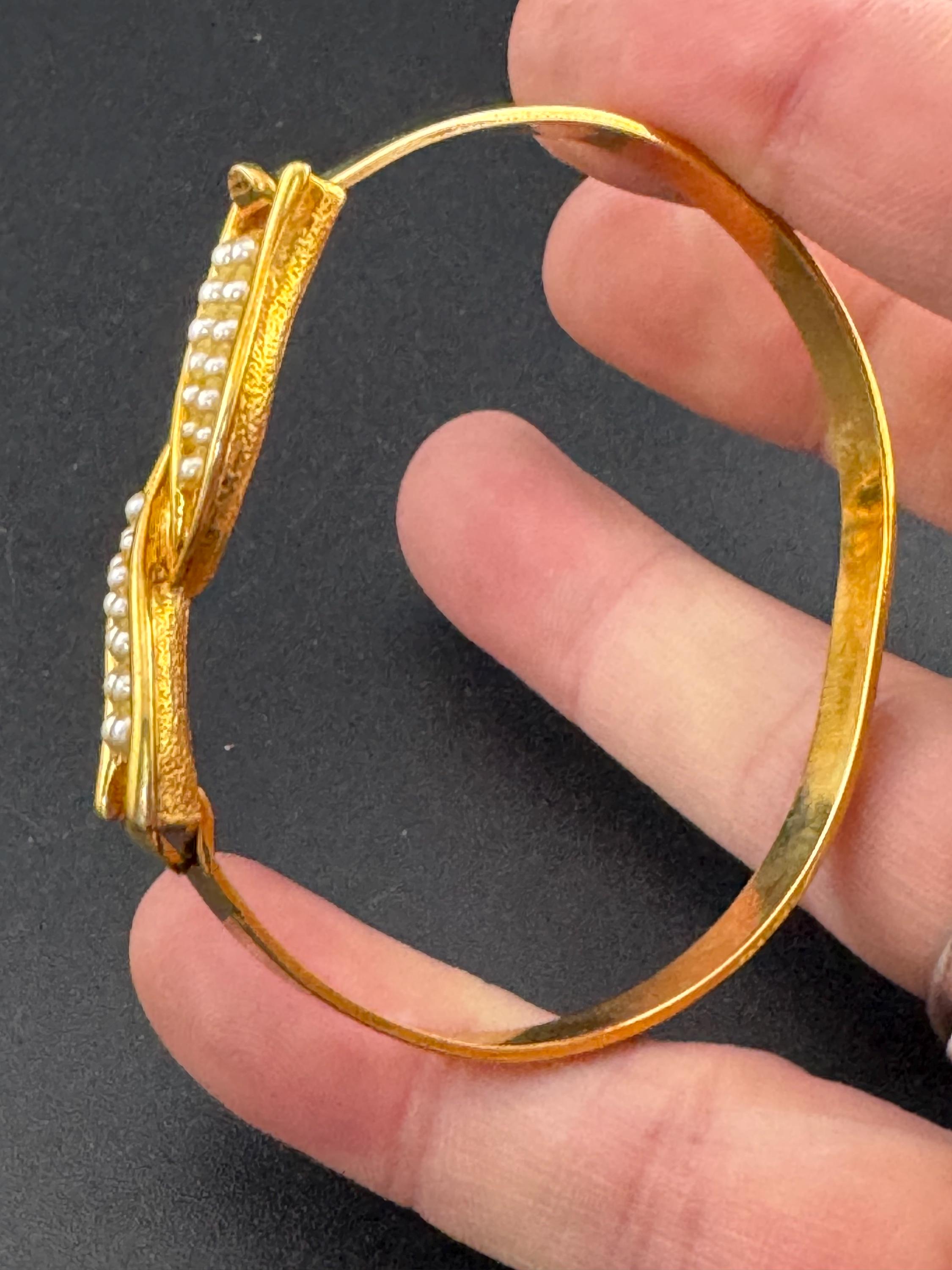 Vintage D’orlan Canada designer large 22ct triple gold plated and faux seed pearl bangle bracelet with hook clasp