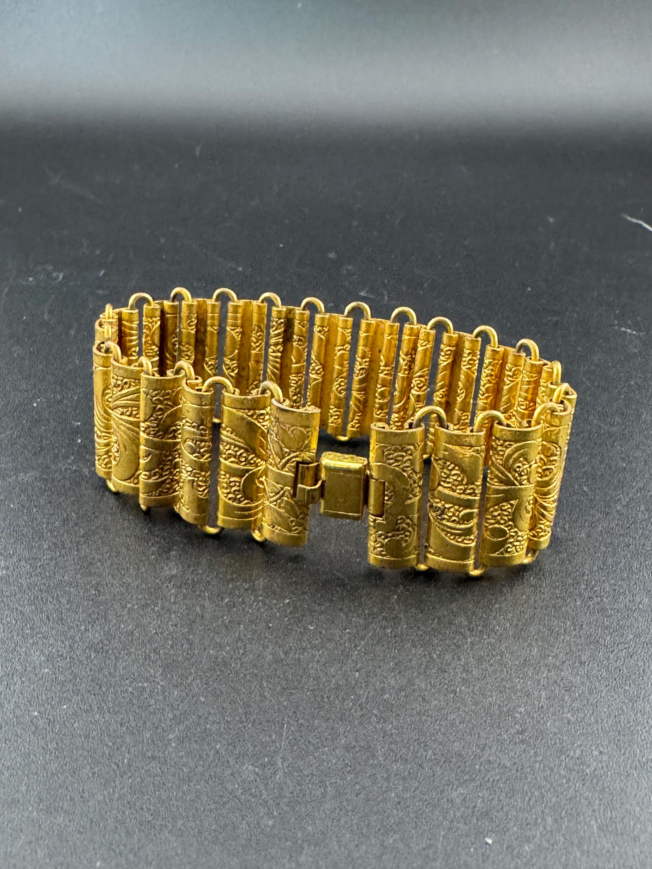 Antique 1930s Gold Tone Brass Cuff Bracelet - Petite Fit