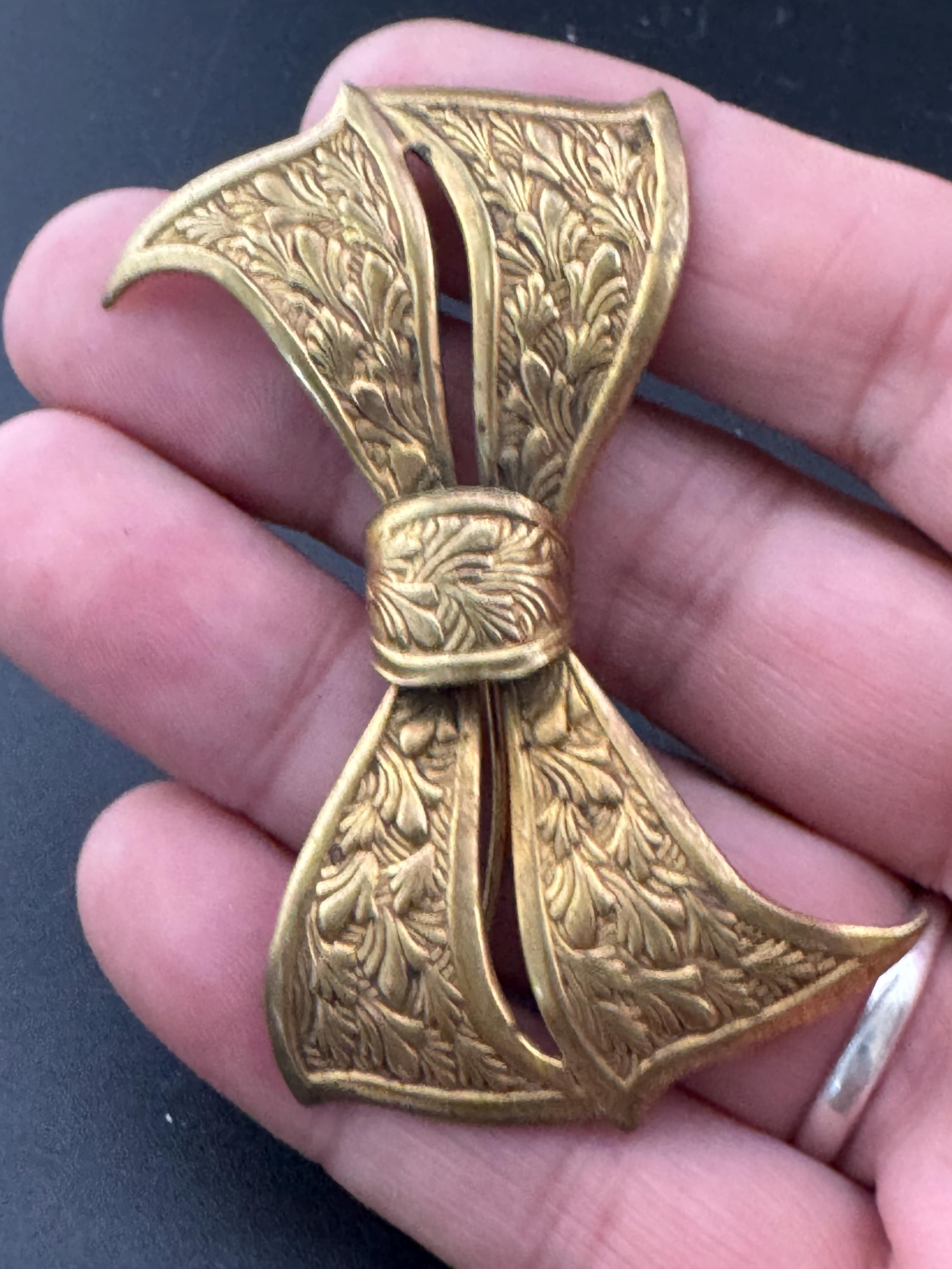 Vintage early czech gilt Art Deco filigree stamped and engraved brass gilt gold metal BOW brooch 6cm c clasp