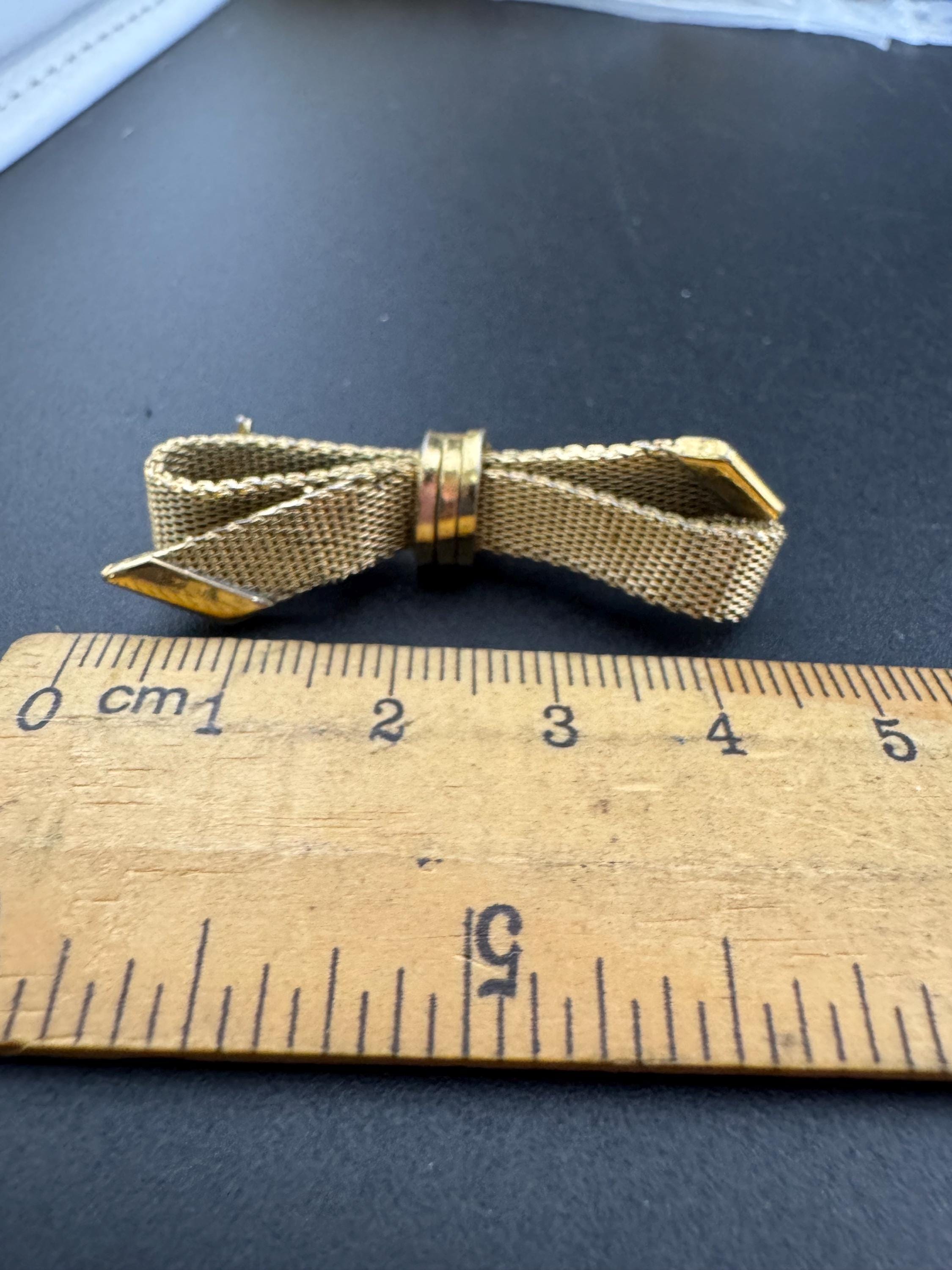 vintage mesh bow brooch small MCM gold tone 3cm 1960s 1970s with wear
