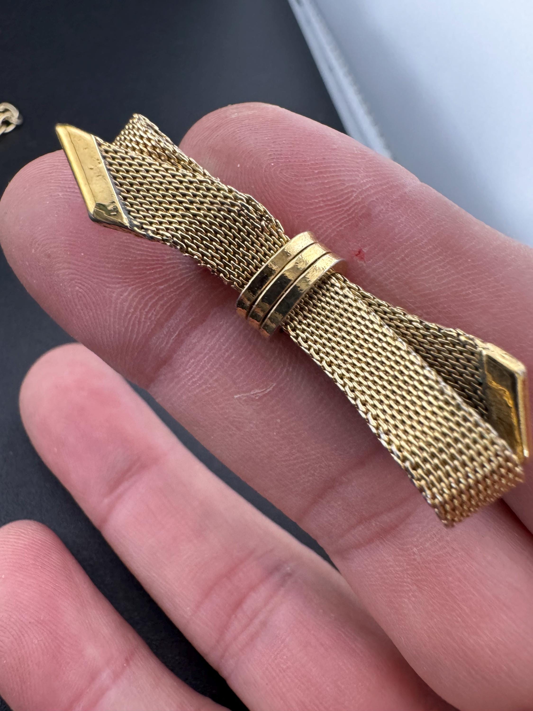 vintage mesh bow brooch small MCM gold tone 3cm 1960s 1970s with wear