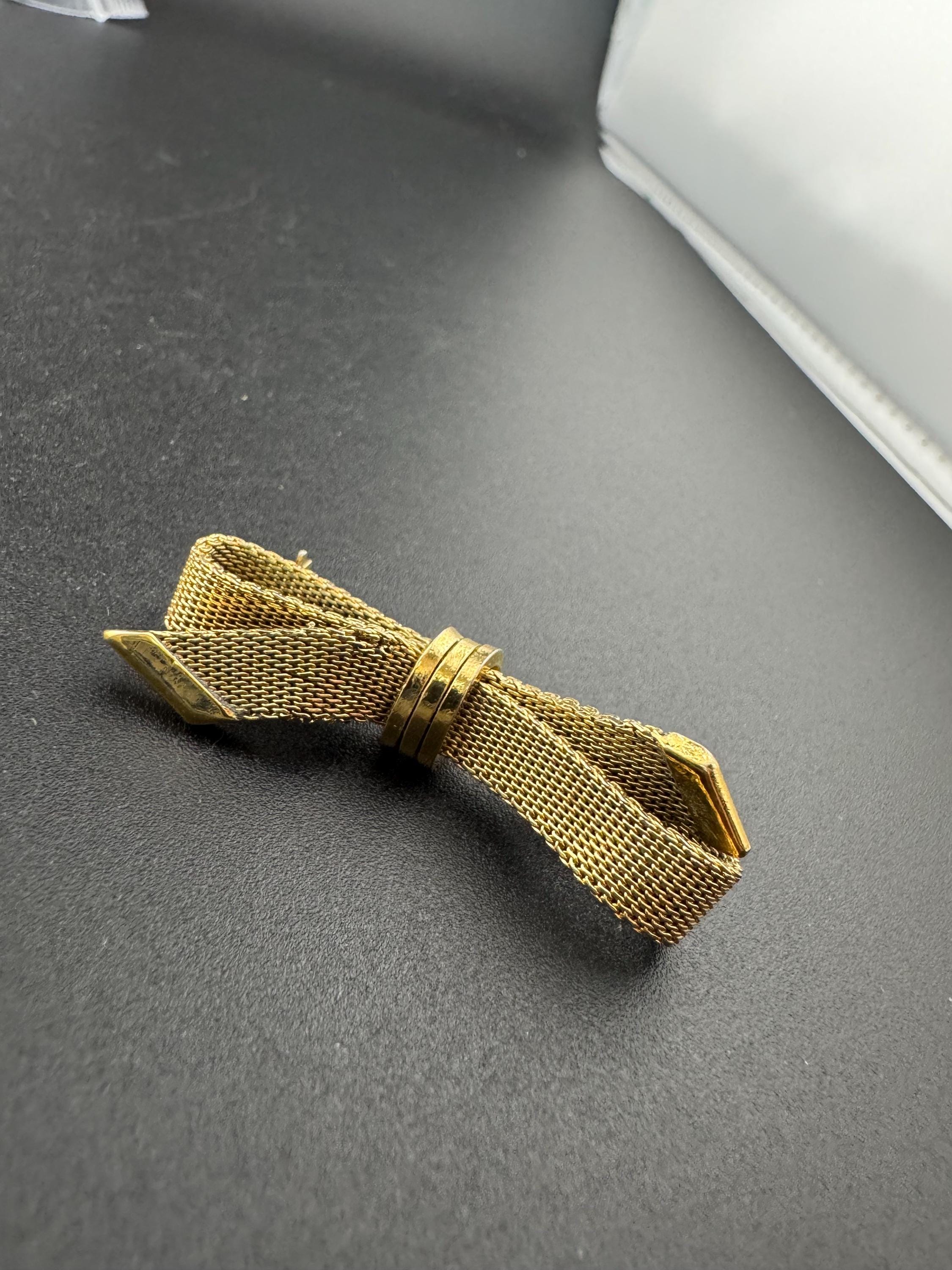 vintage mesh bow brooch small MCM gold tone 3cm 1960s 1970s with wear