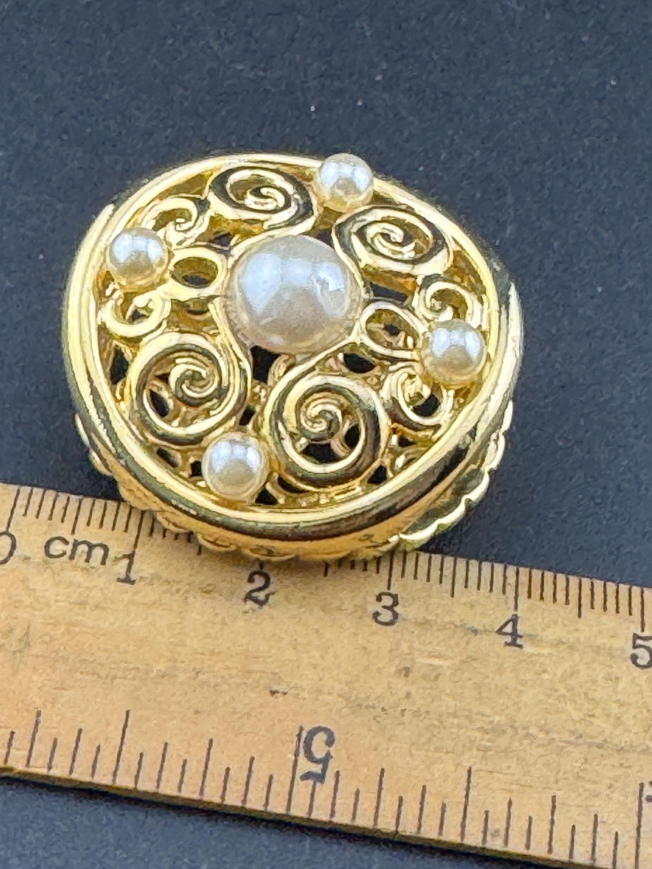 1980s classic Gold Tone open work Scarf ring with faux pearls