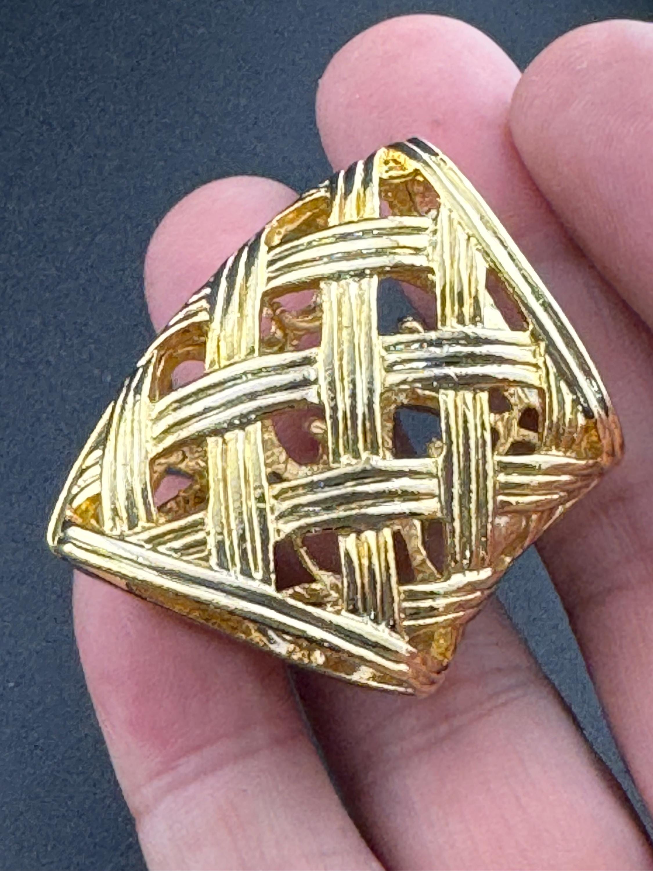 1980s classic Gold Tone open work reversible Scarf ring woven or hearts each side