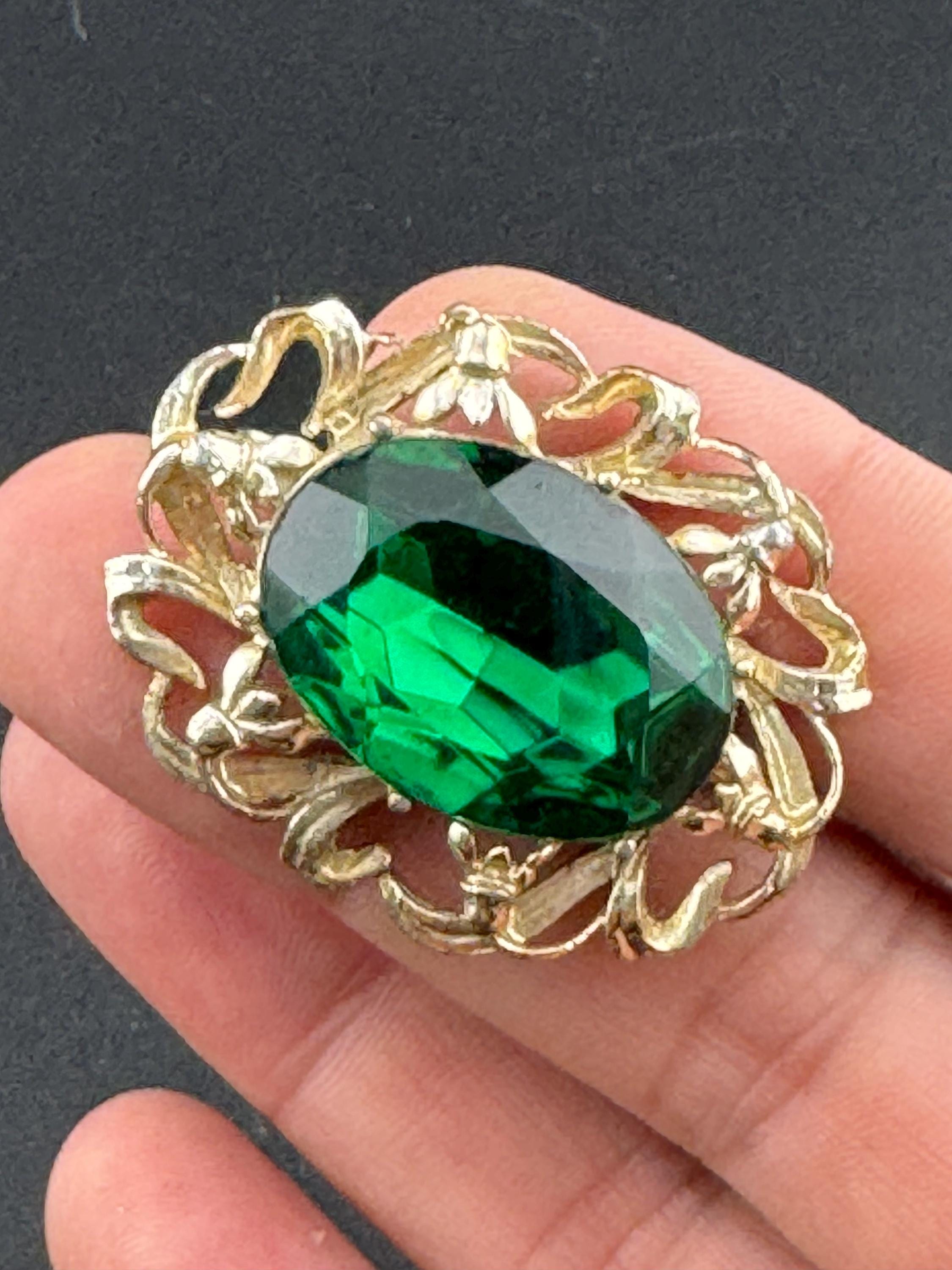 Vintage Ornate Large Glass Emerald Green Paste Diamanté Rhinestone Gold Tone Scarf Ring Clip 1970s 1980s