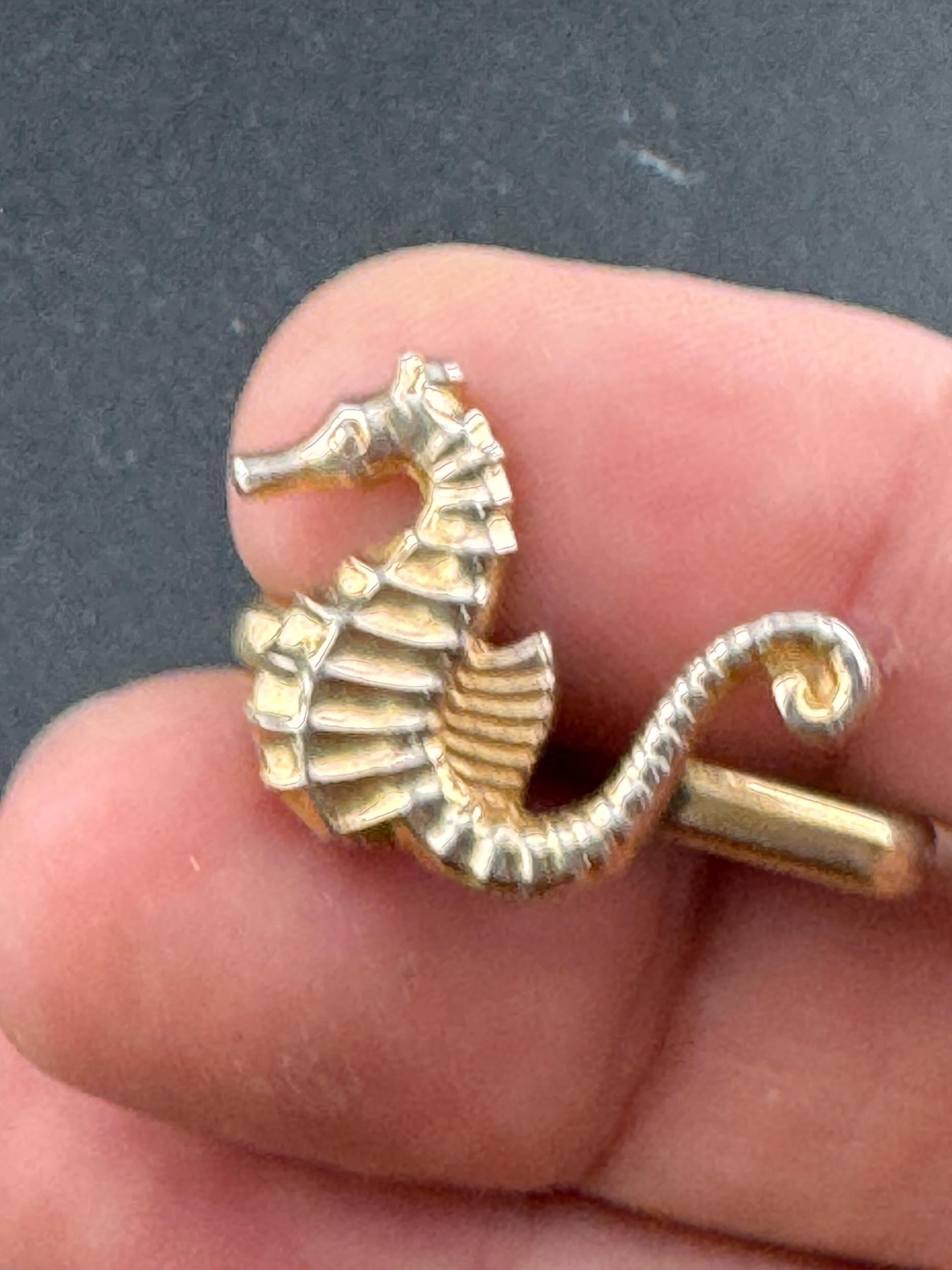 Vintage dainty Gold Tone nautical seahorse Scarf Clip ring