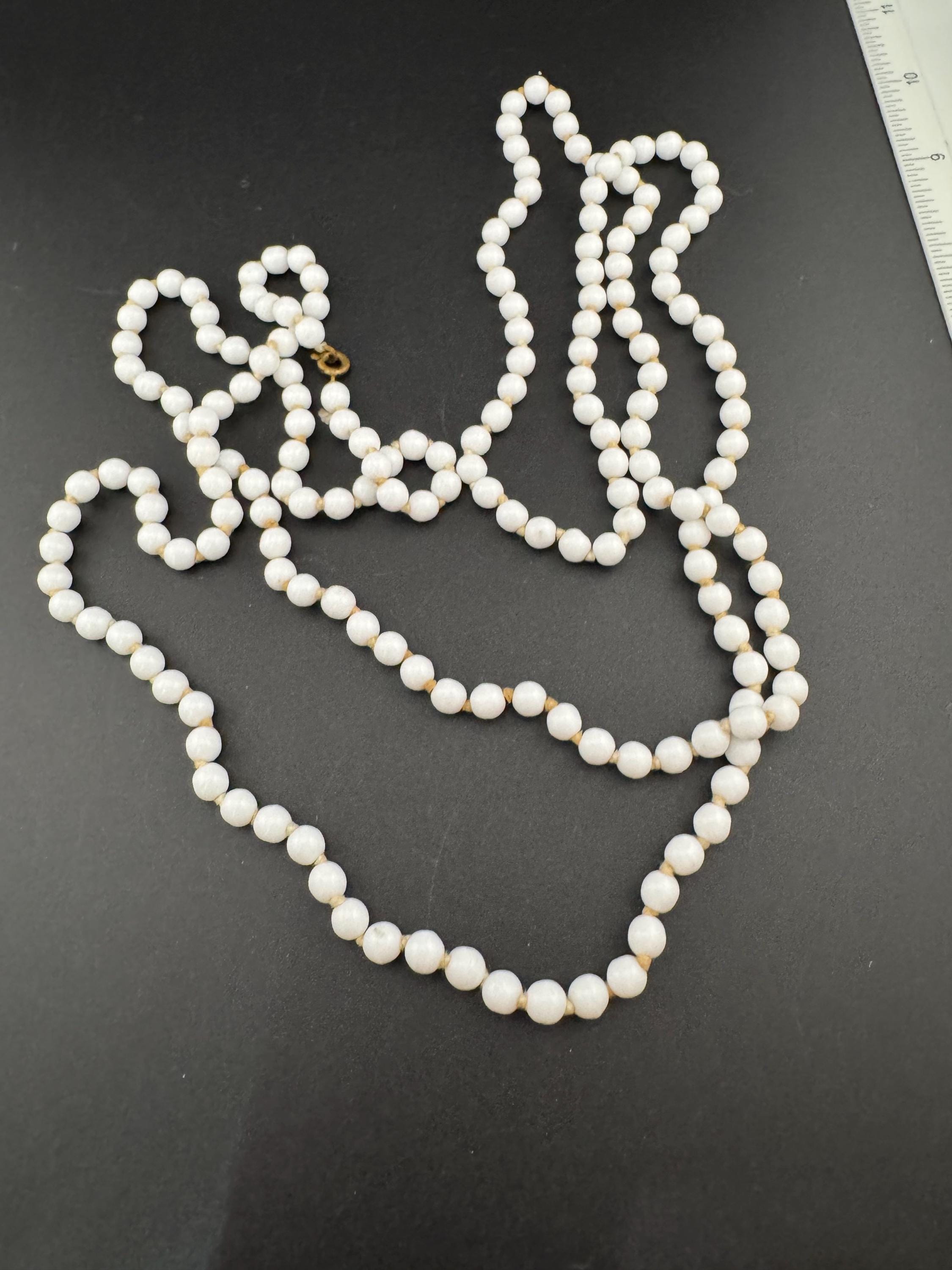 Vintage White milk glass round beaded flapper length long necklace 140cm