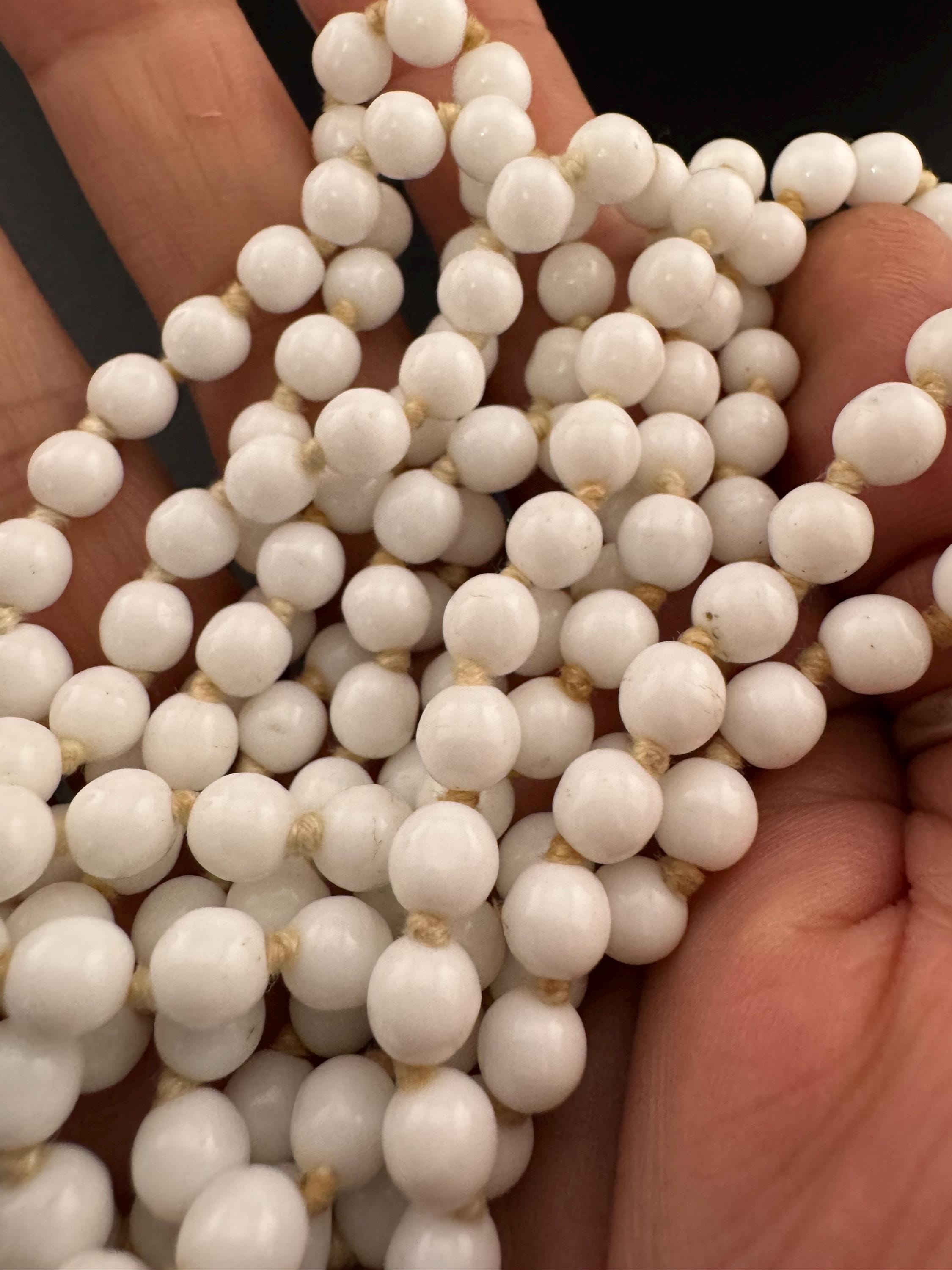Vintage White milk glass round beaded flapper length long necklace 140cm