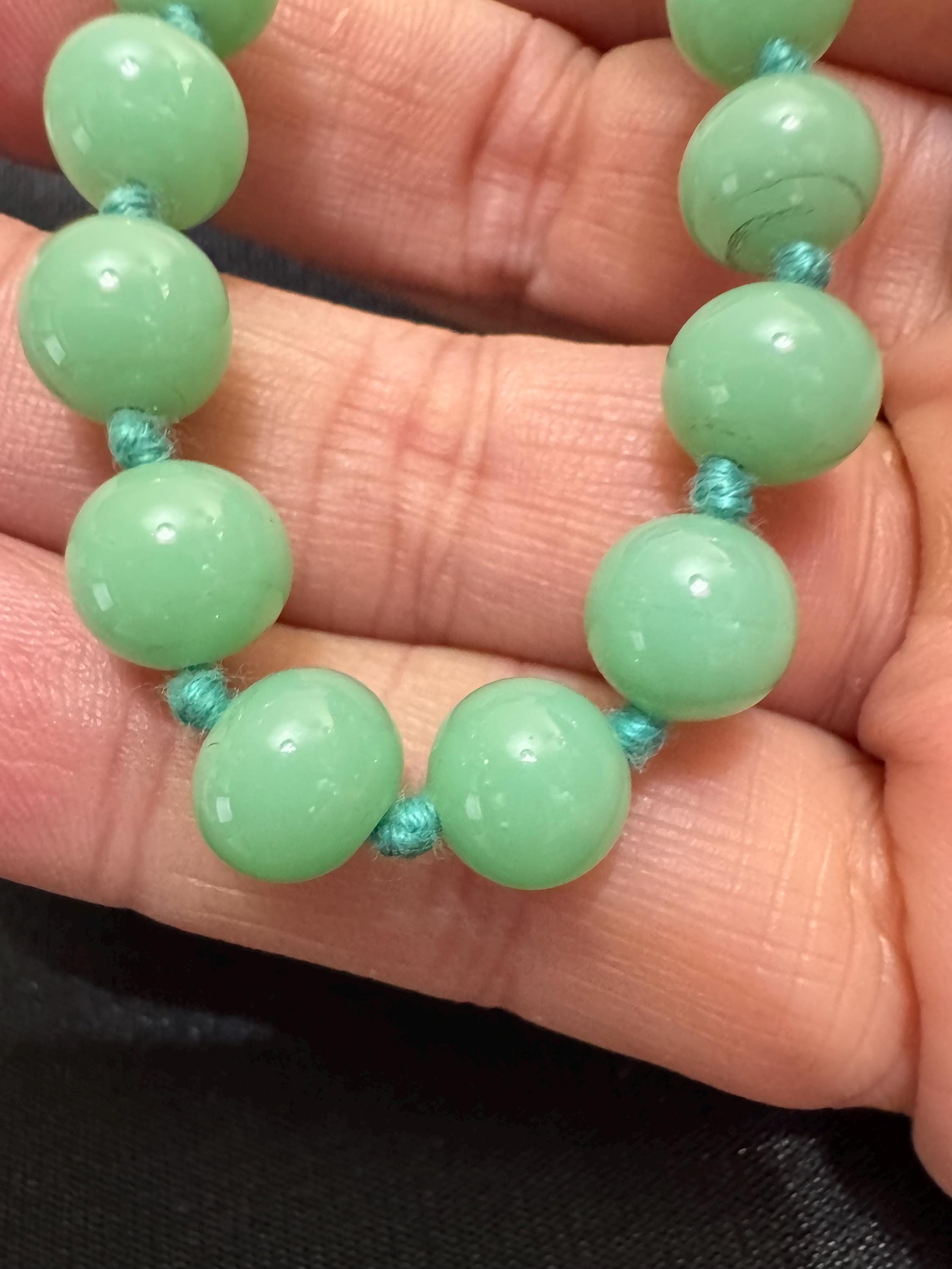 Vintage Art Deco Green czech glass long beaded and knotted necklace 68cm