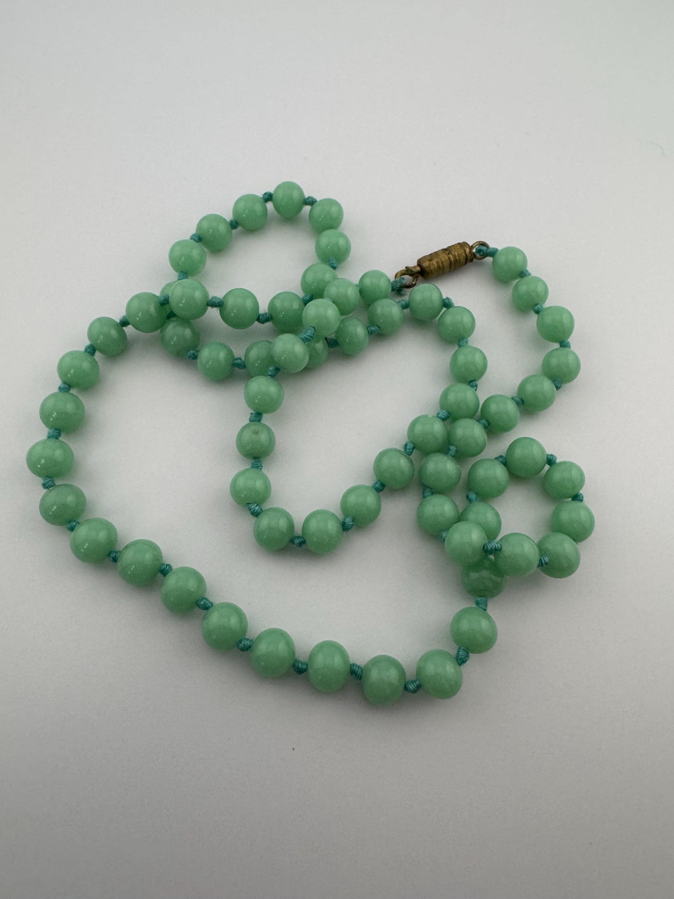 Vintage Art Deco Green czech glass long beaded and knotted necklace 68cm