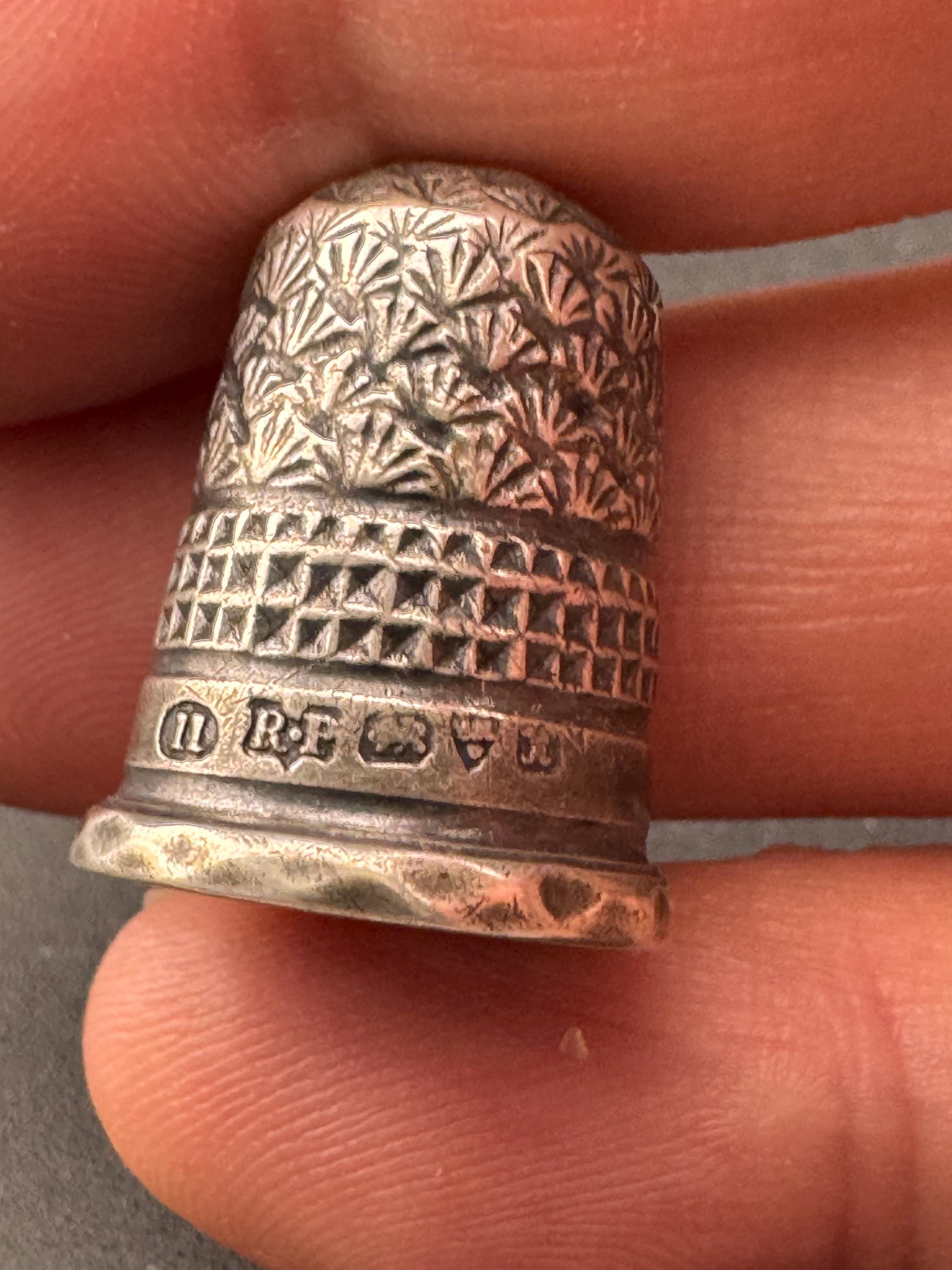 Antique hallmarked 925 English Sterling silver thimble 4.1 grams
