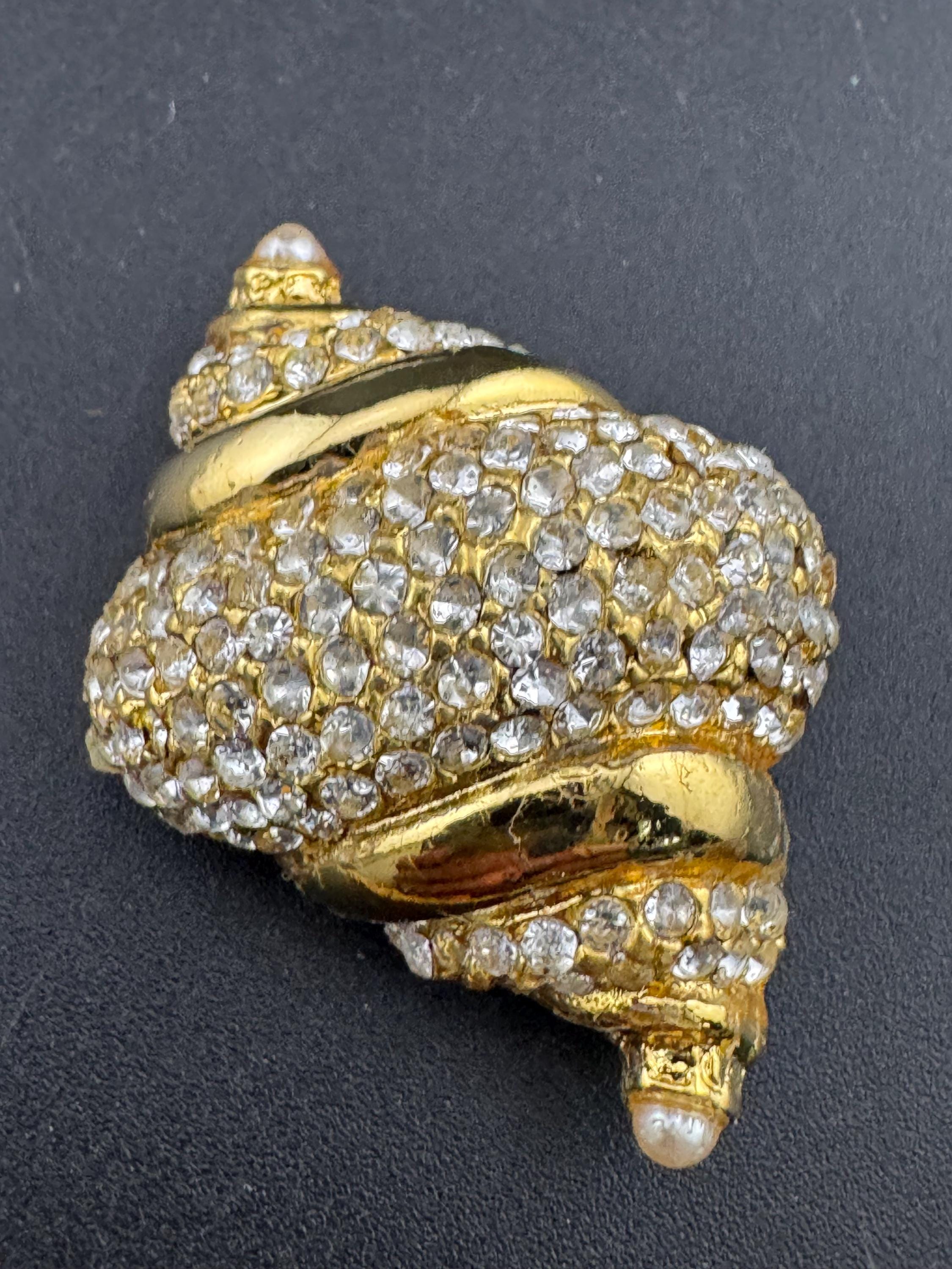 Vintage stylish gold tone clear diamanté enamel pearl conch sea shell Brooch