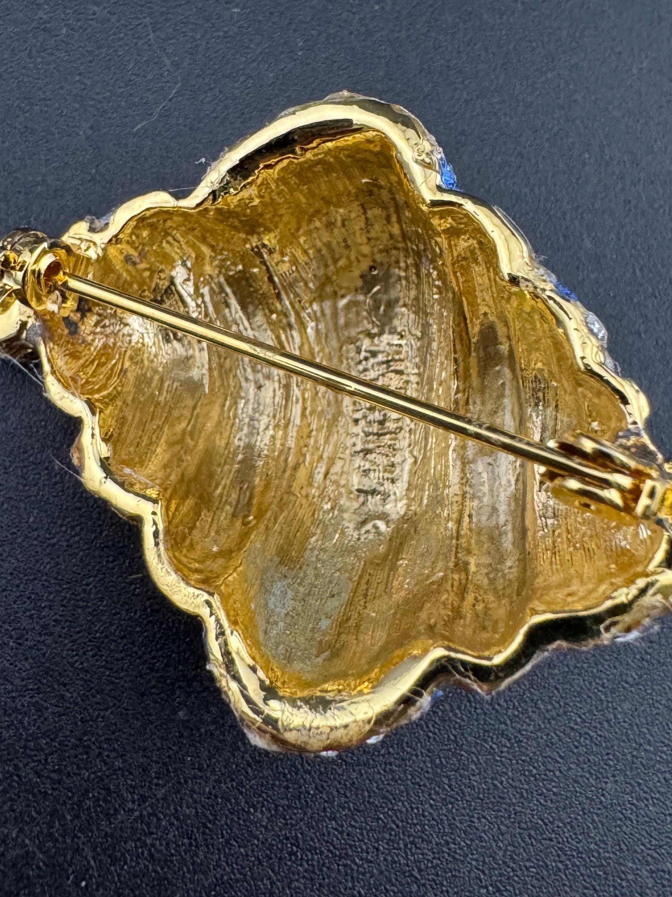 Vintage stylish gold tone clear and sapphire blue diamanté enamel pearl conch sea shell Brooch