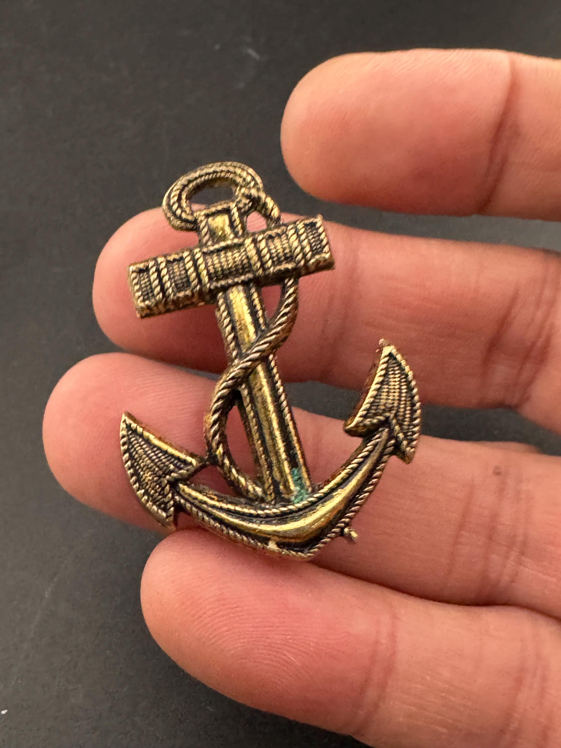 Antique gold tone small brass metal anchor sailing Brooch 1980s 1990s seaside seafaring captain ship boat