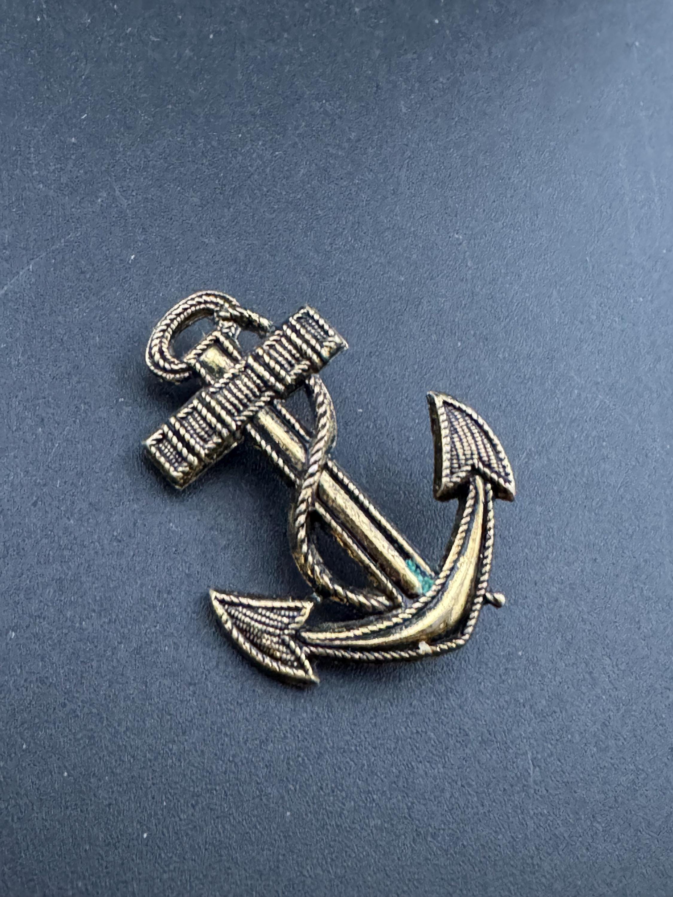 Antique gold tone small brass metal anchor sailing Brooch 1980s 1990s seaside seafaring captain ship boat