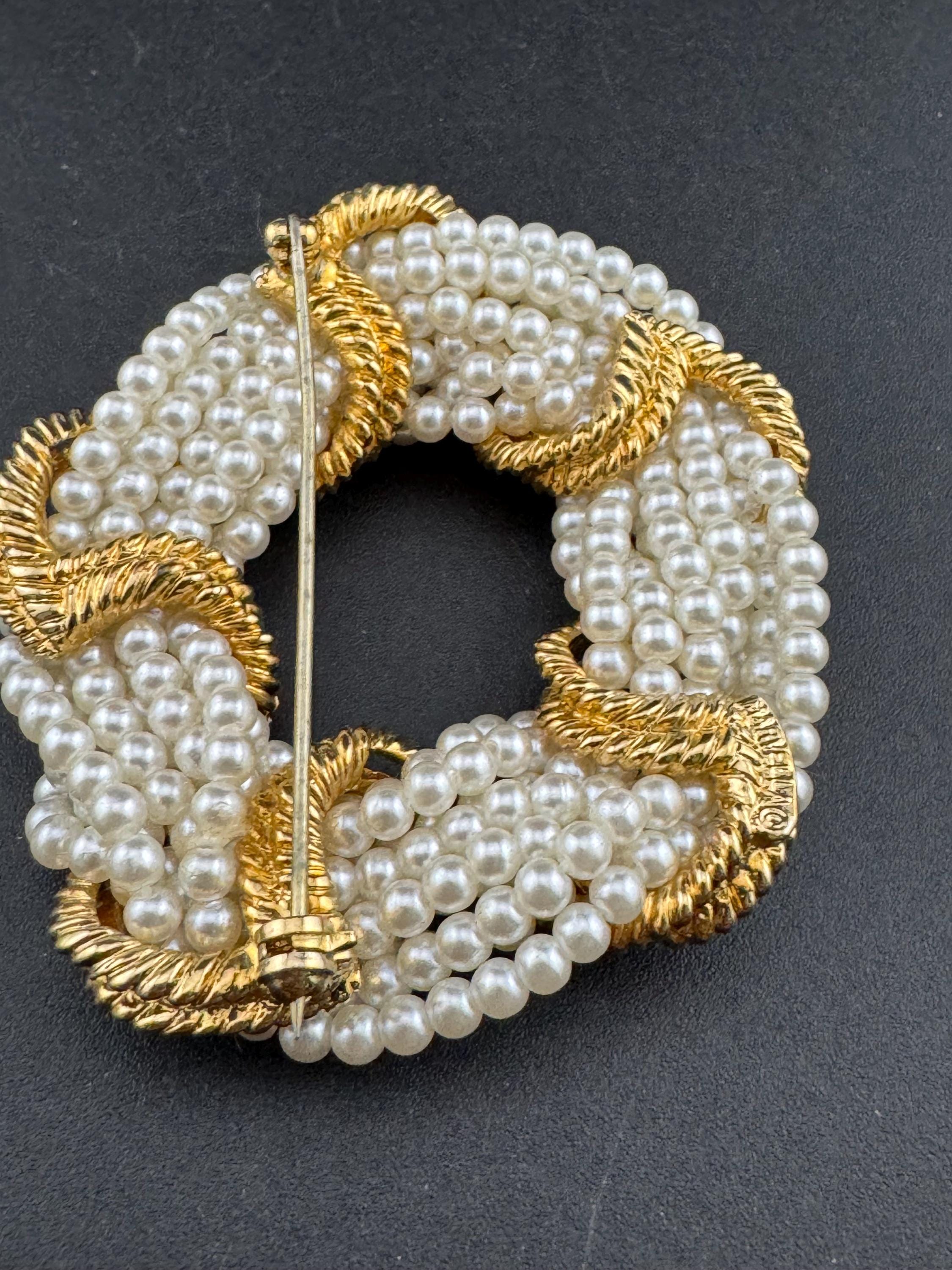 Vintage 80s Faux Pearl Brooch: Gold Tone Nautical Rope (6cm)