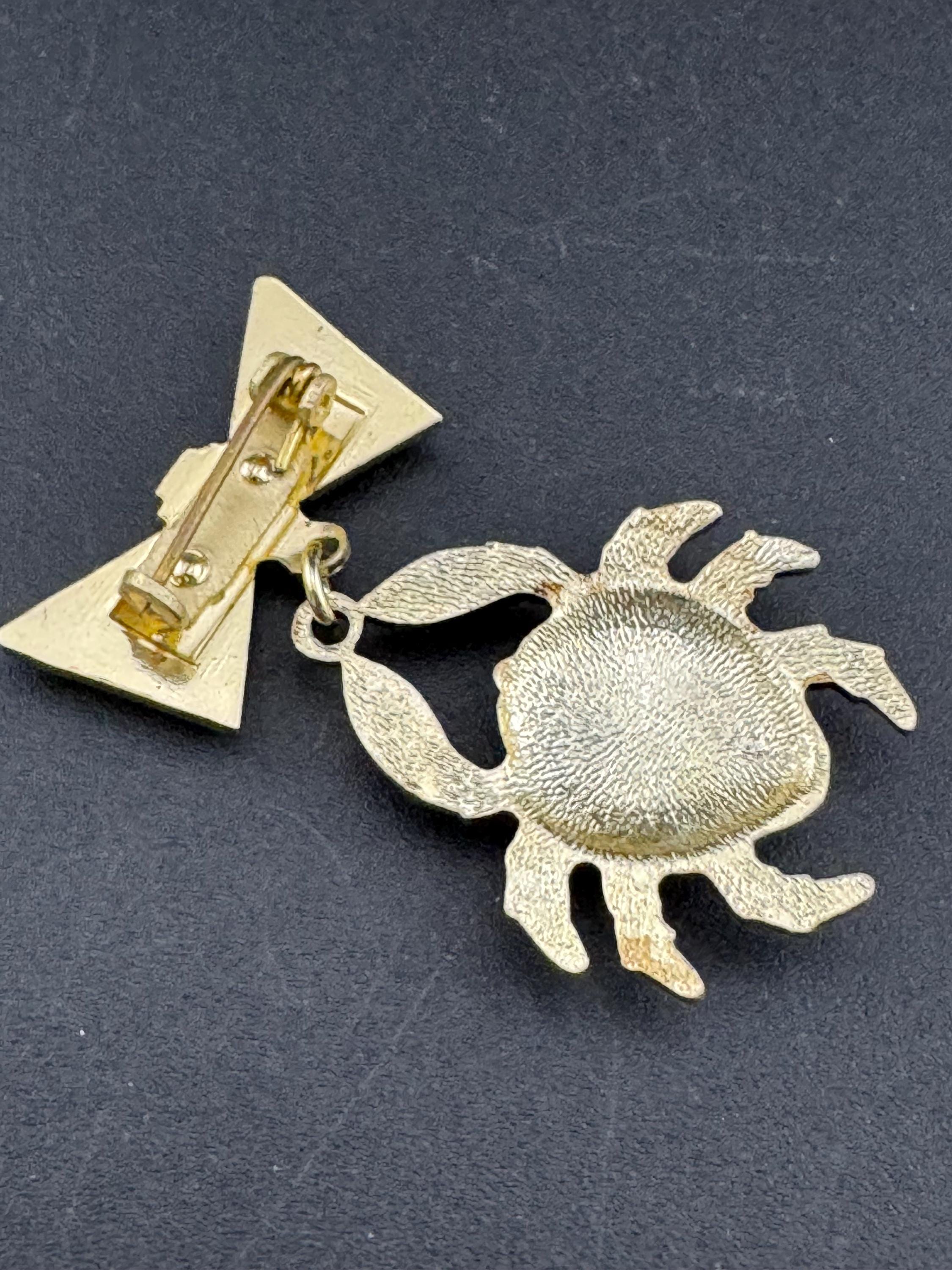 Cute kitsch copper gold tone hanging nautical crab bow Brooch gift for cancerian