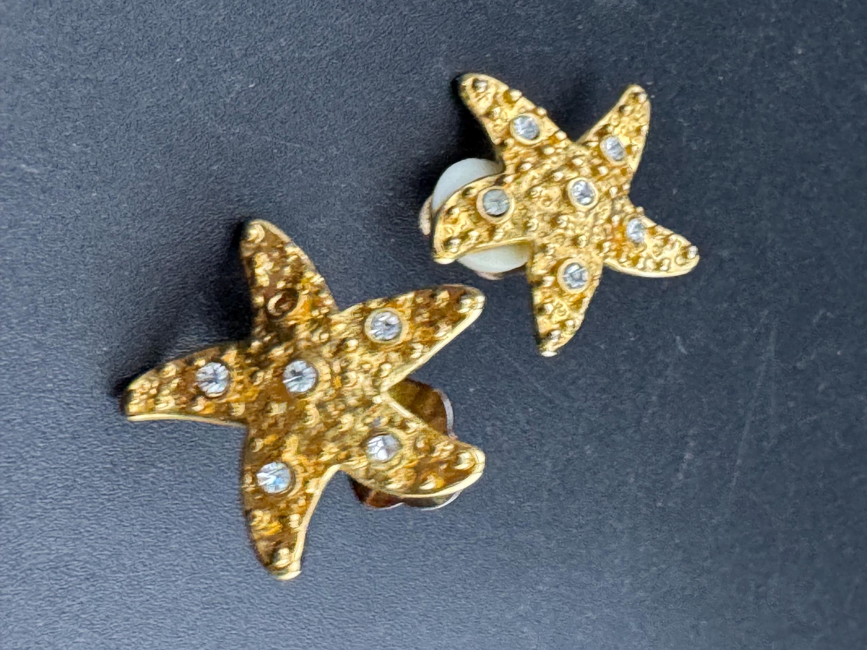Vintage small Nautical gold tone and diamanté starfish stud clip on earrings