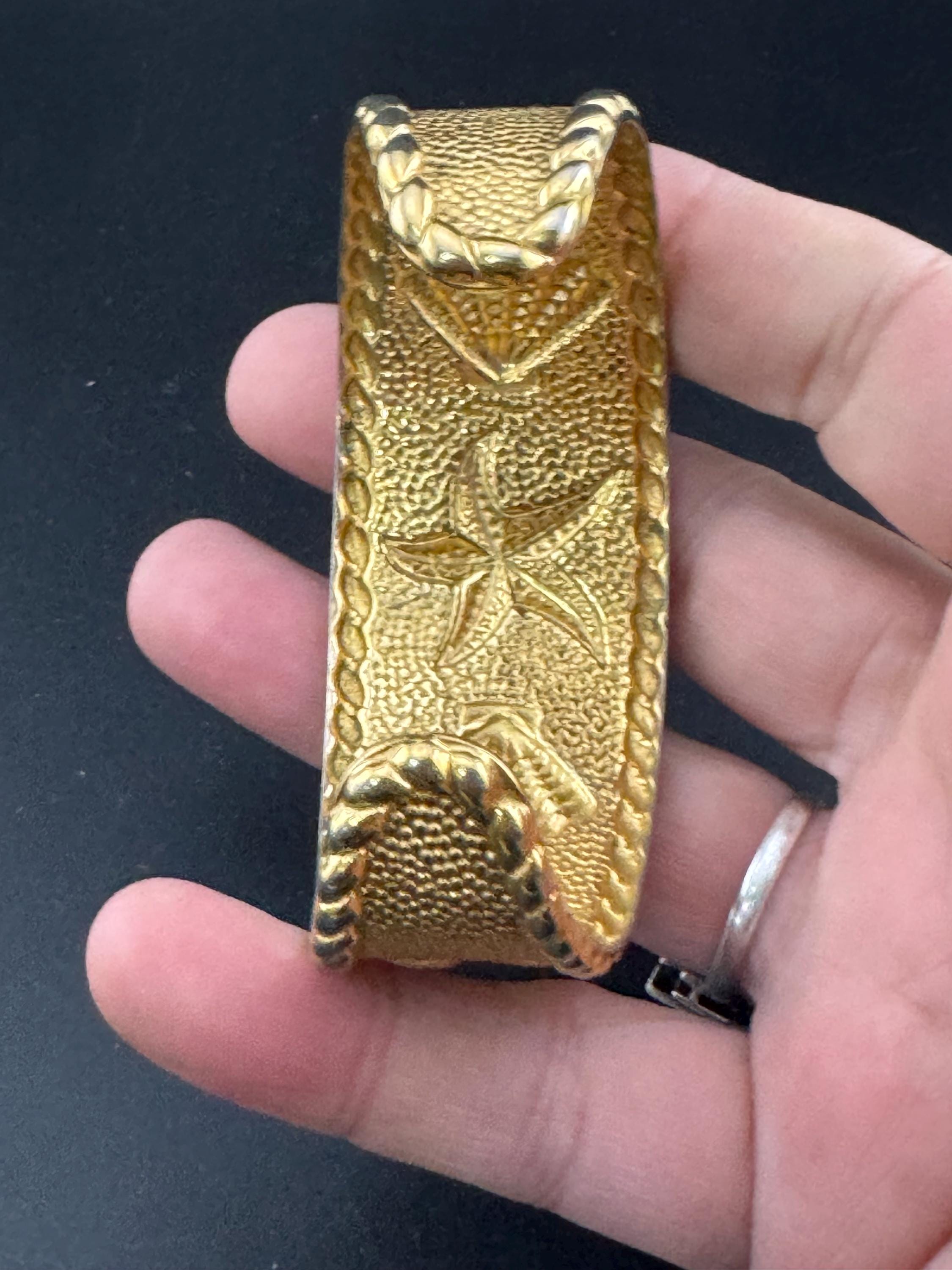 Vintage big gold tone nautical seashell starfish wide open cuff bangle,