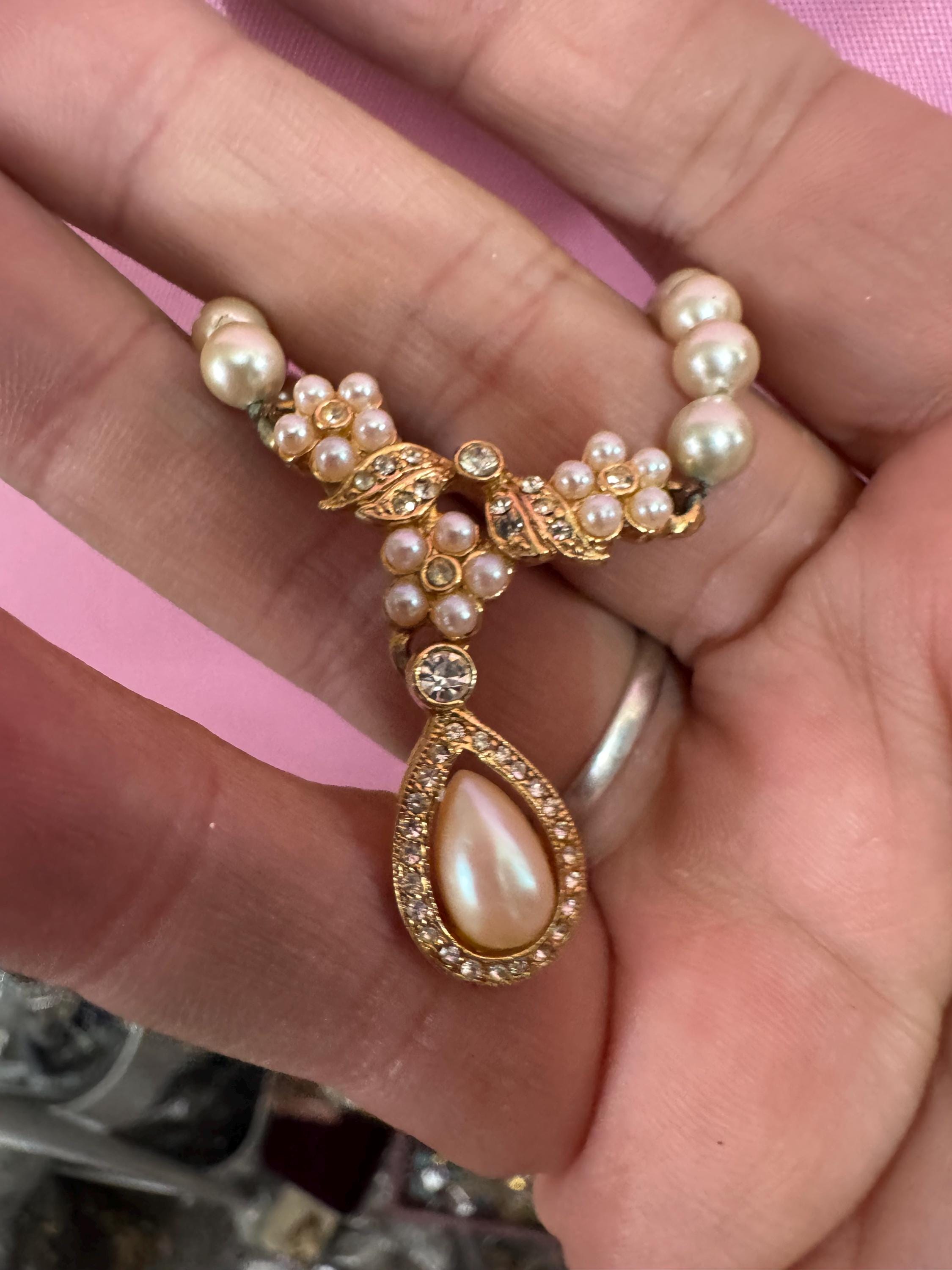 Signed Rosita cream glass pearl necklace with teardrop pendant, single strand row of pearls gold tone