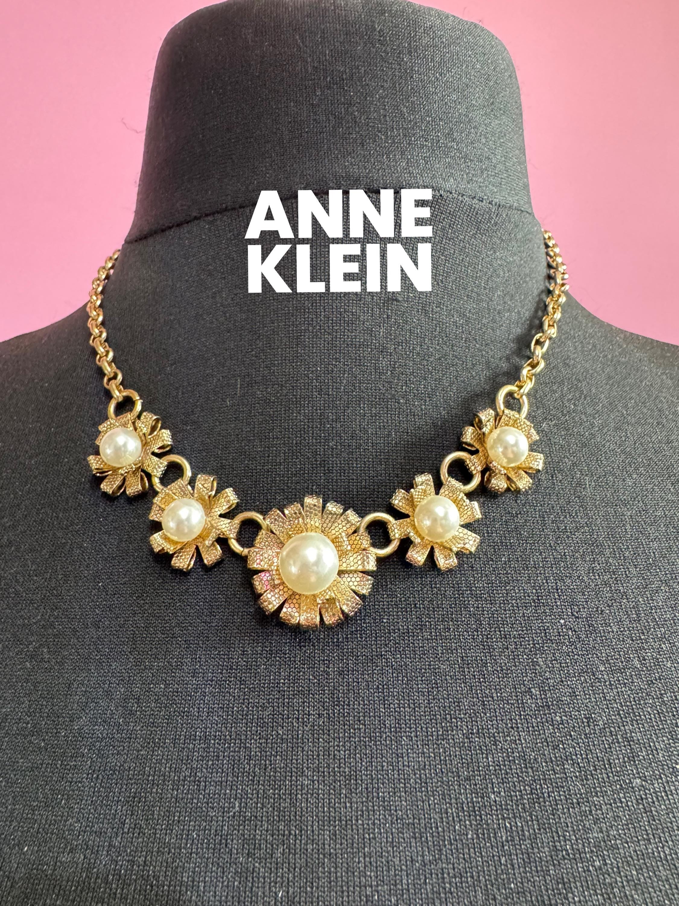 Designer Signed Anne Klein Vintage gold tone and cream faux pearl floral choker necklace 49cm