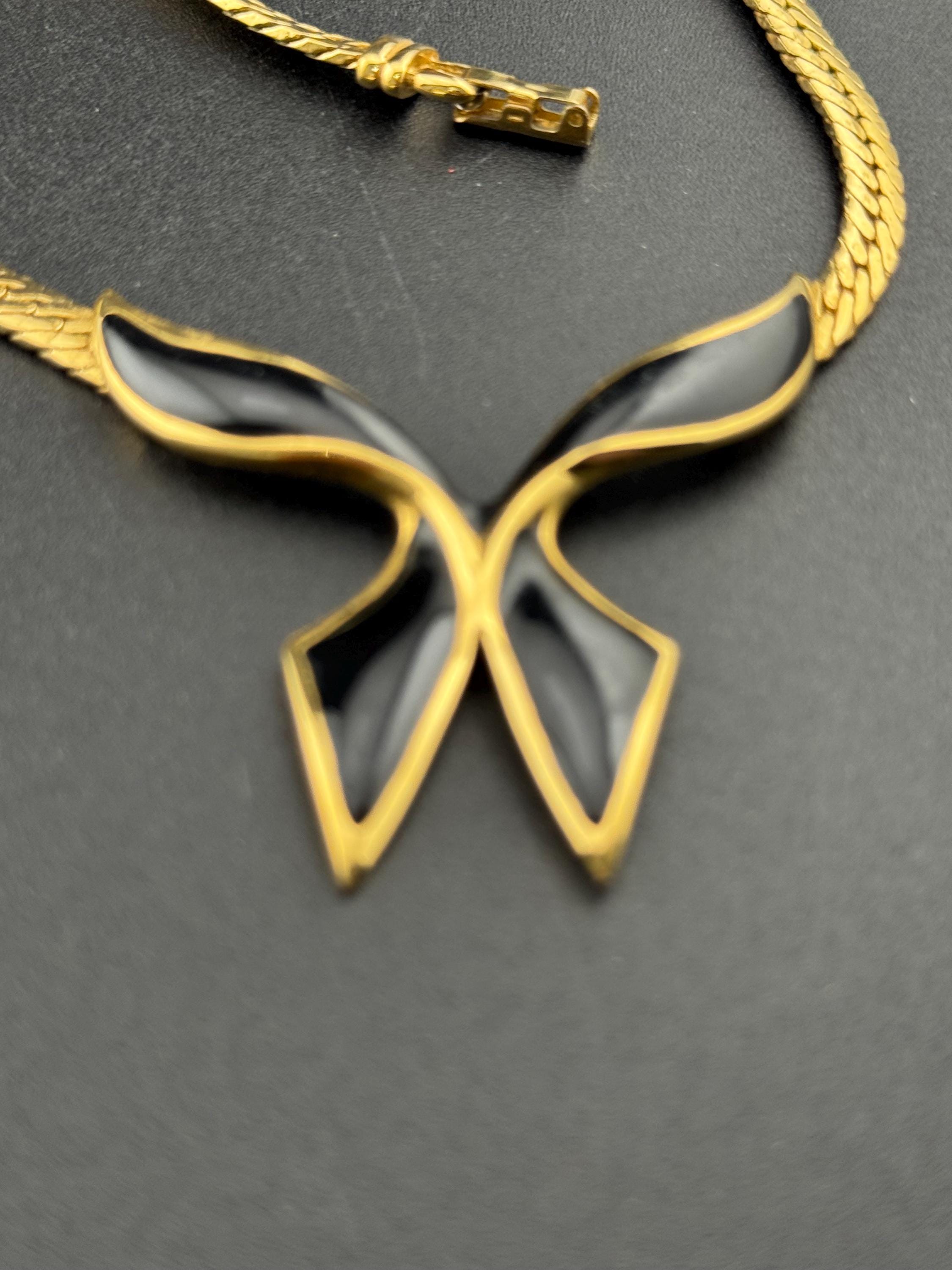 Petite neck 39cm Signed d’orlan designer black enamel gold tone ribbon bow pendant necklace